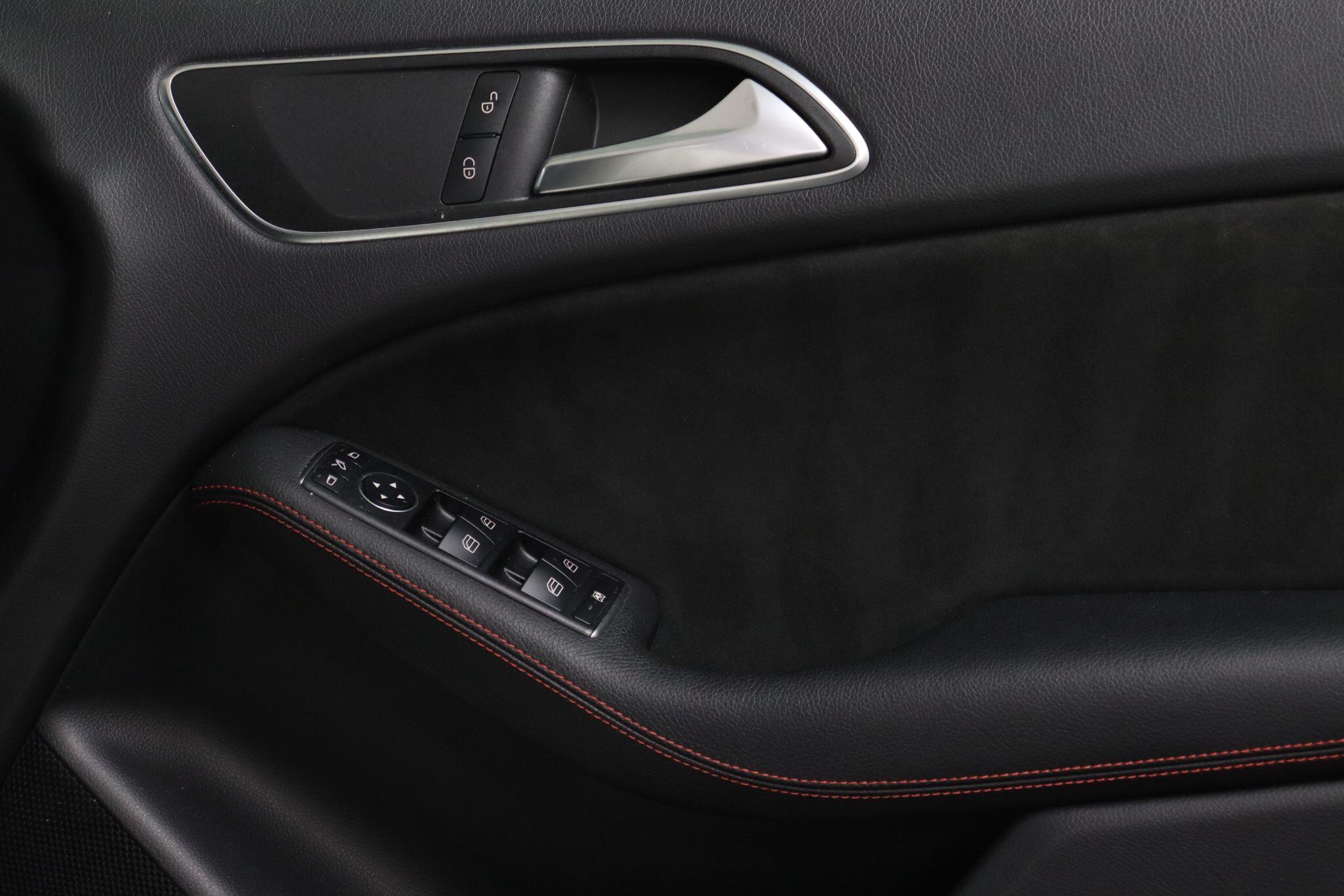 Mercedes-Benz B Class view 37
