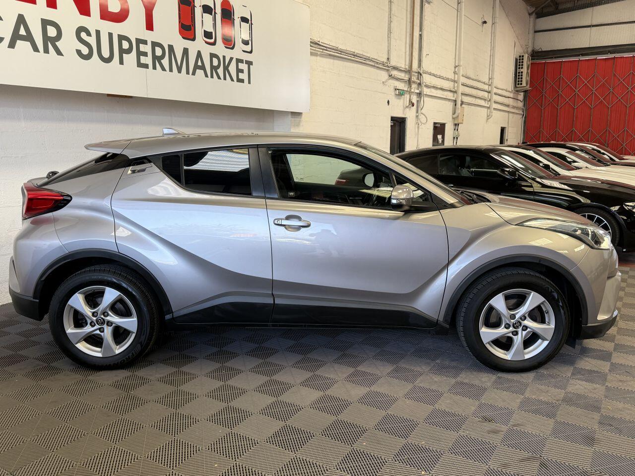 Toyota C-HR view 11