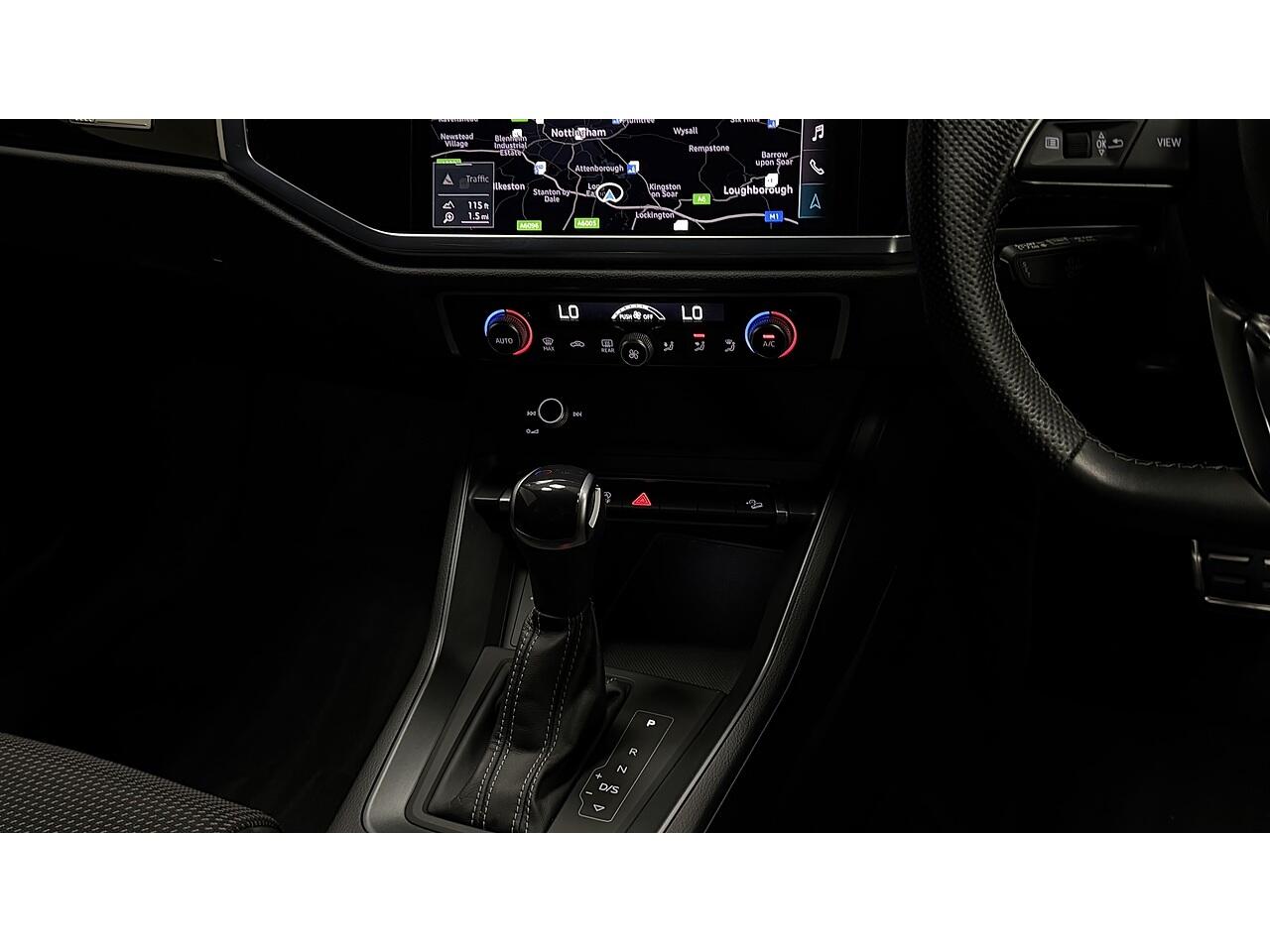 Audi Q3 view 22