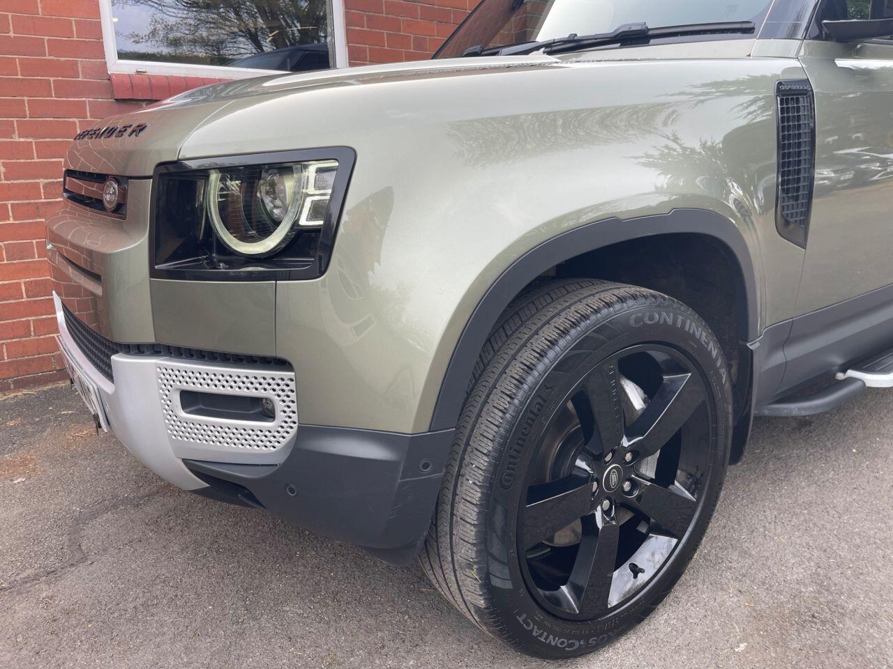 Land Rover Defender 90 view 27