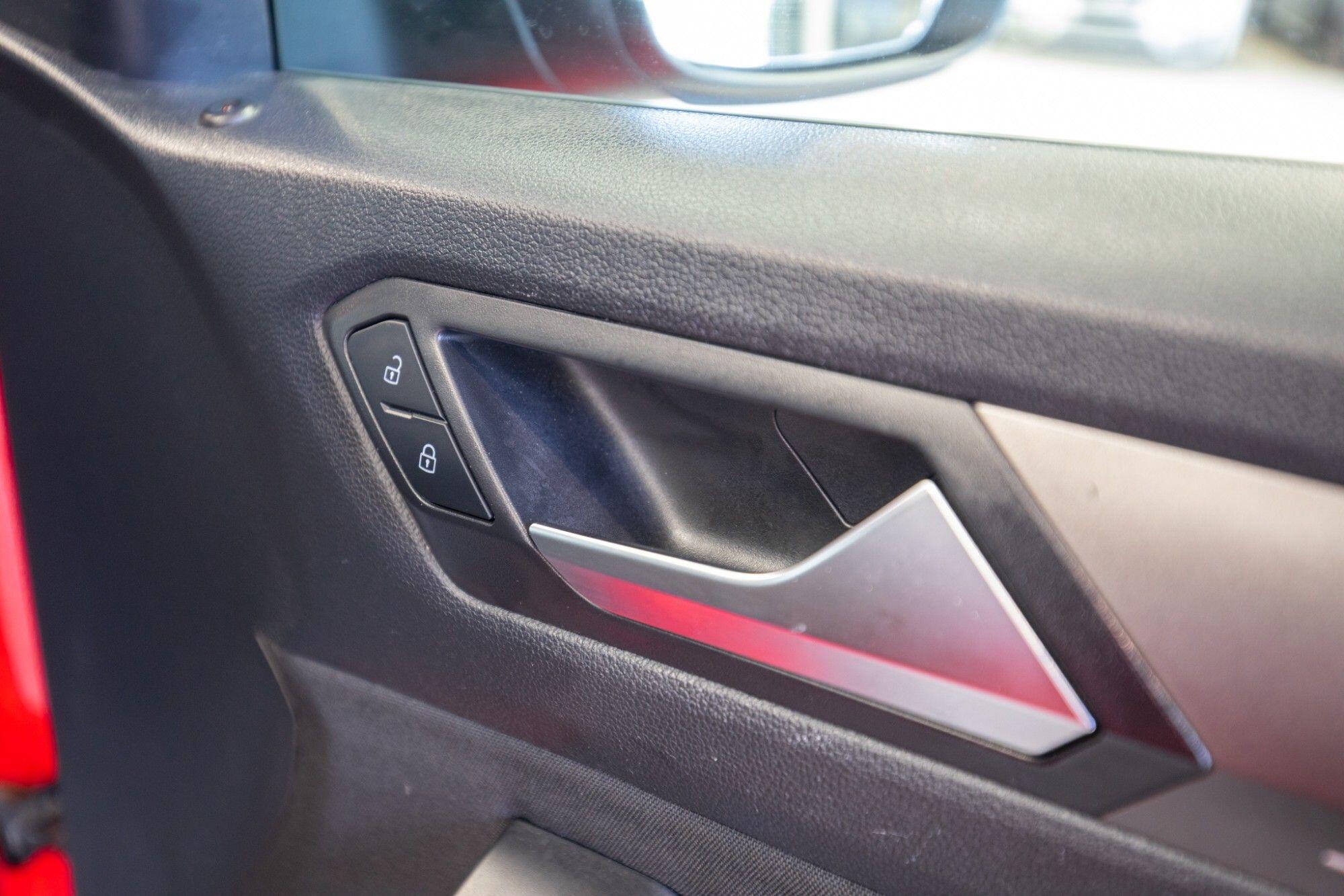 Volkswagen T-Roc view 14