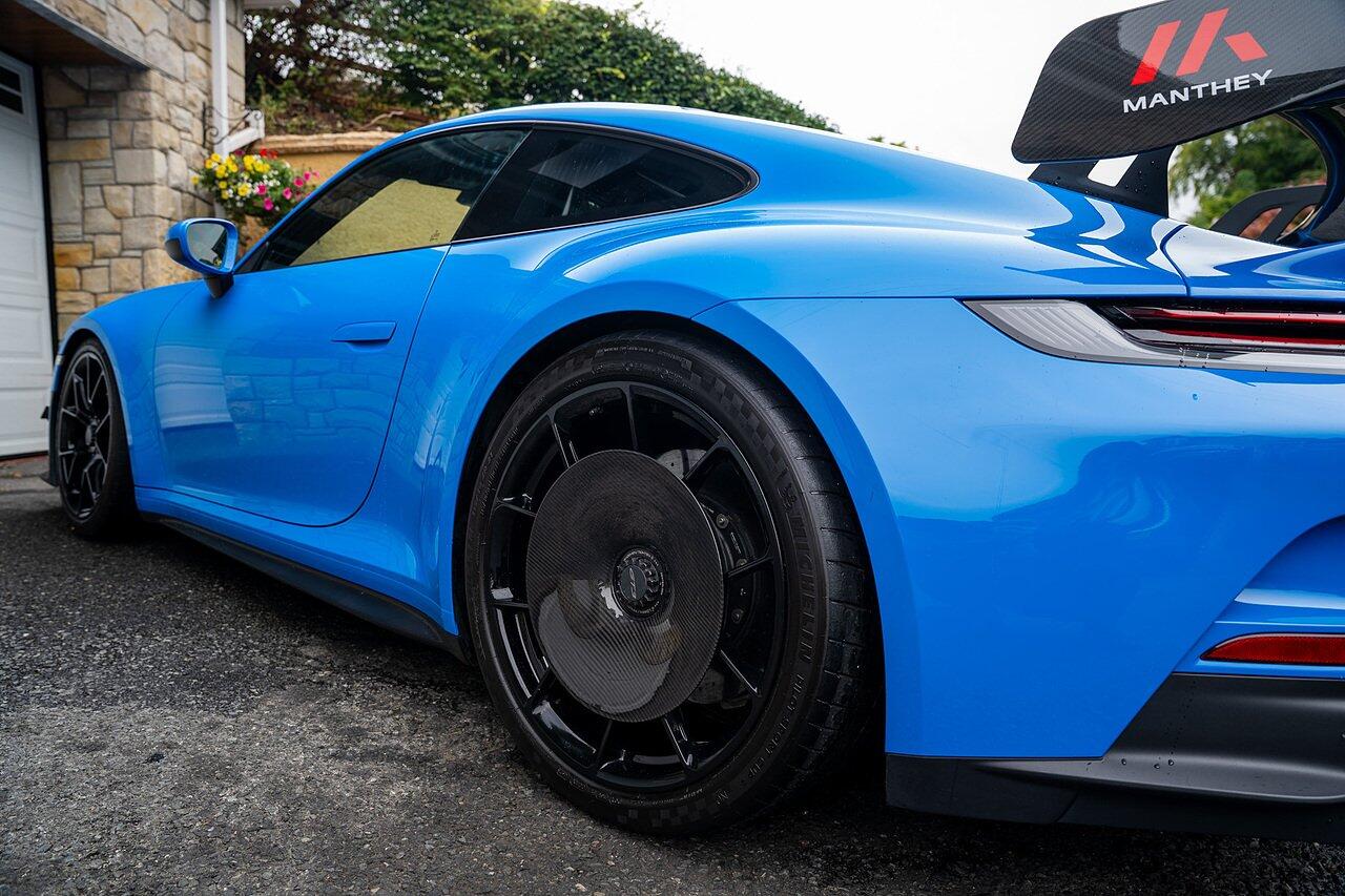 Porsche 911 view 13
