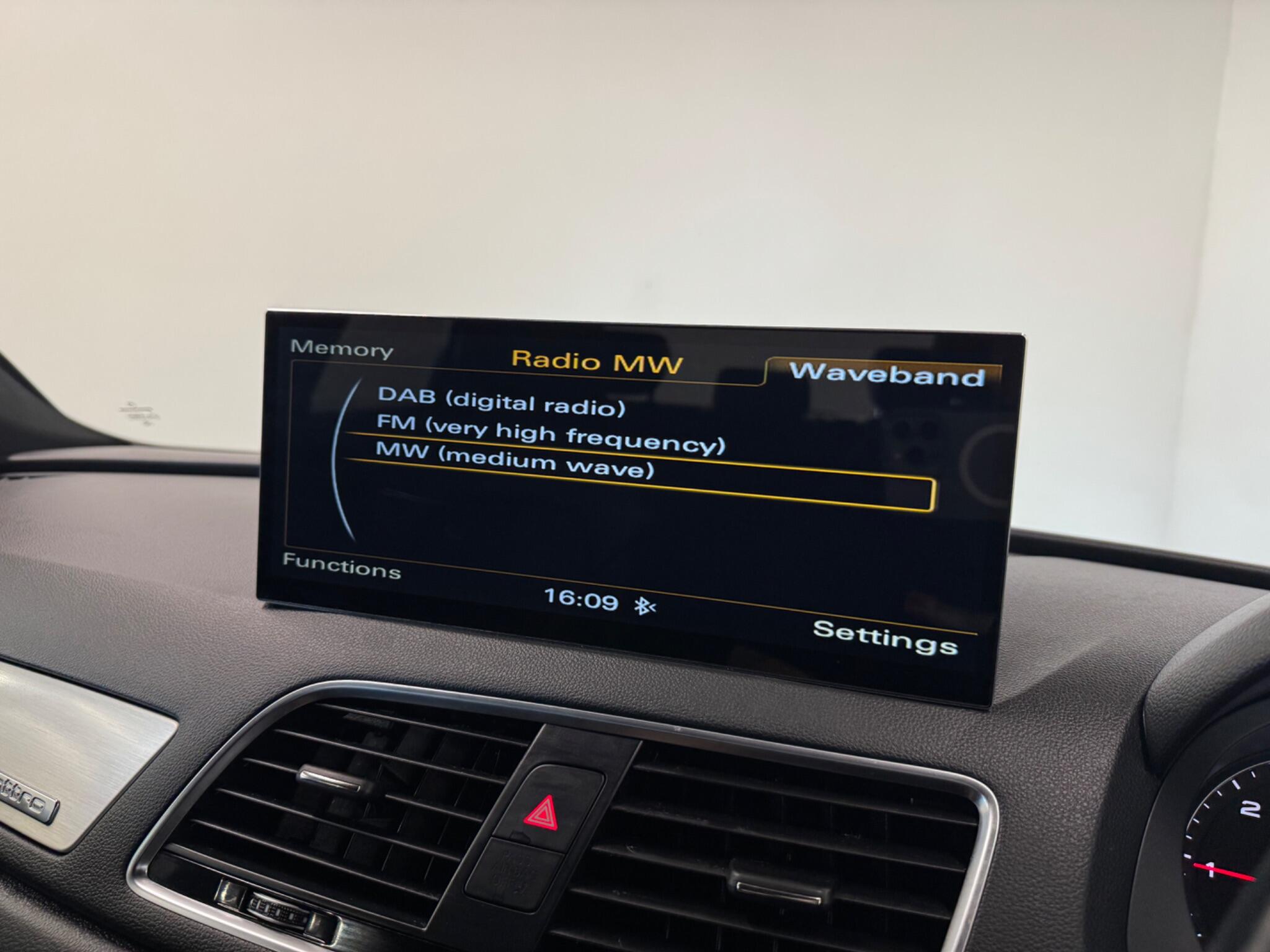 Audi Q3 view 22