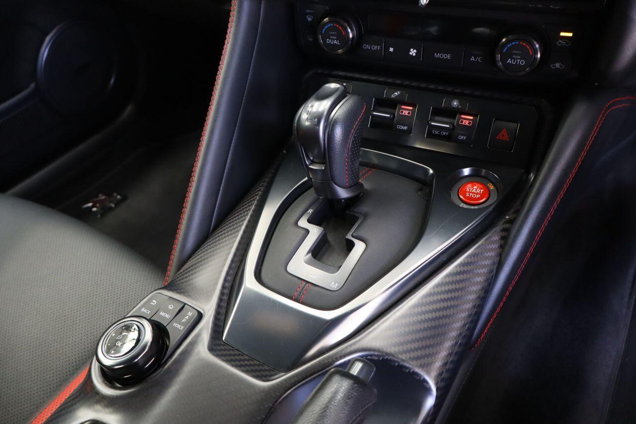 Nissan GT-R view 17