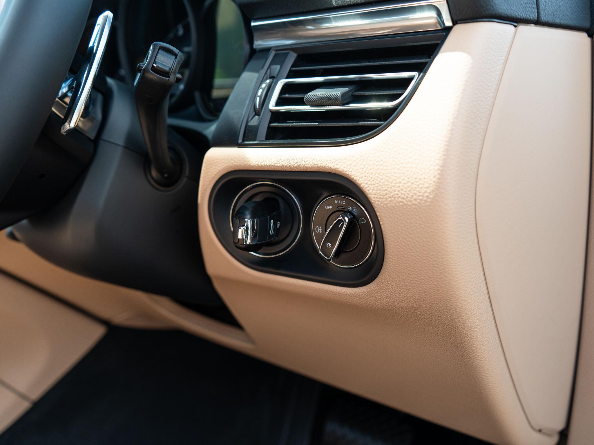 Porsche Macan view 28