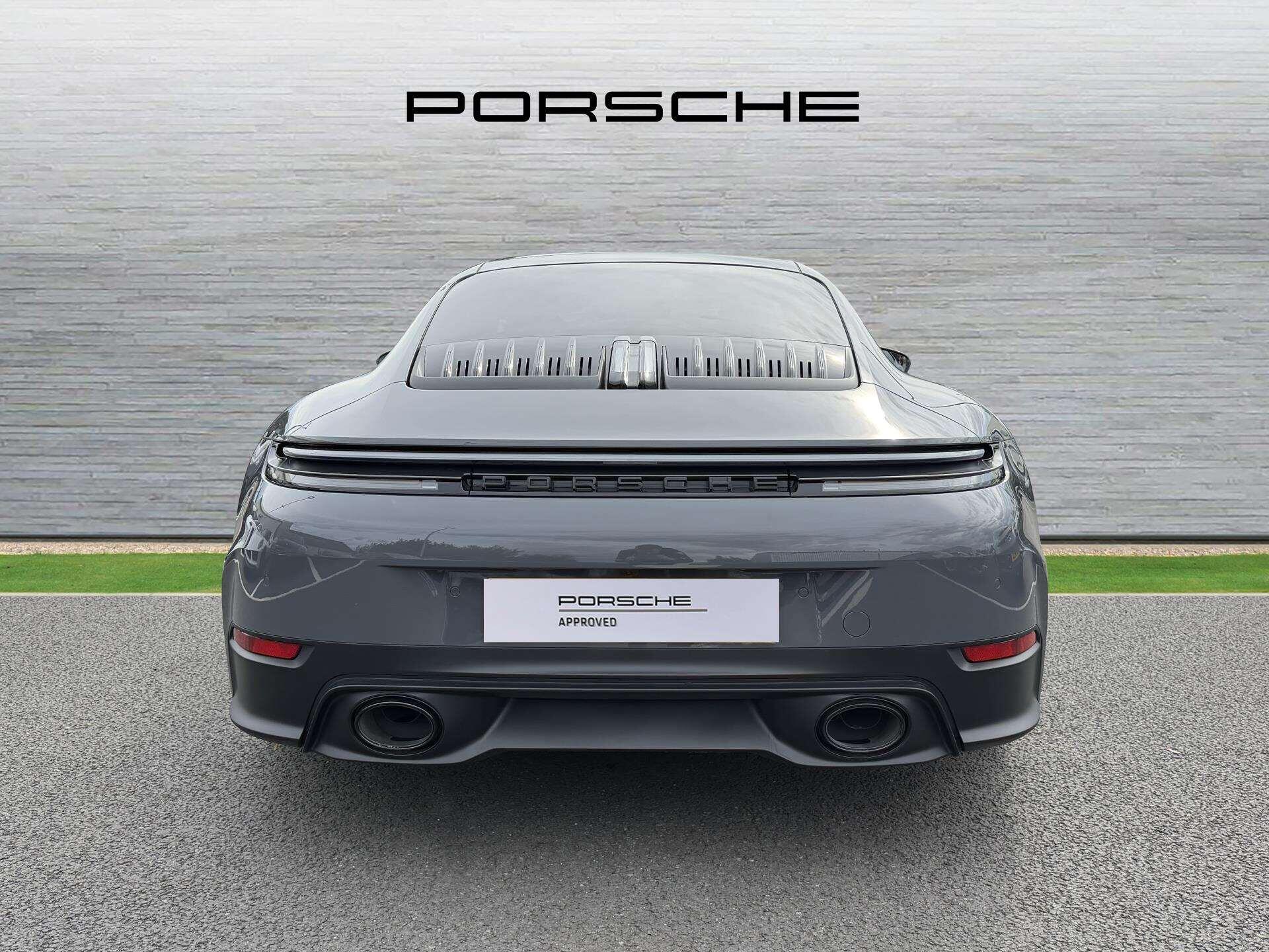 Porsche 911 view 10