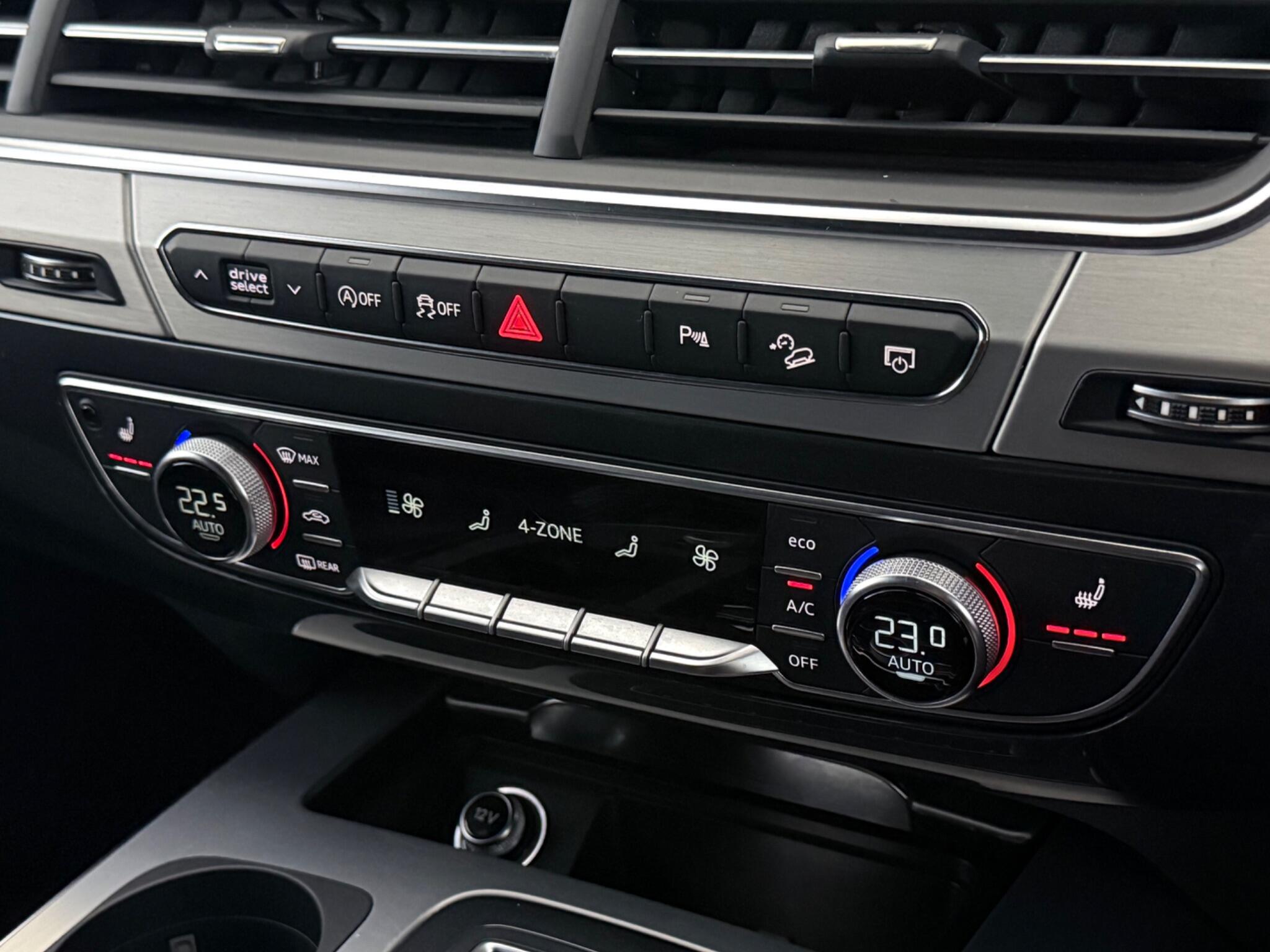 Audi Q7 view 24