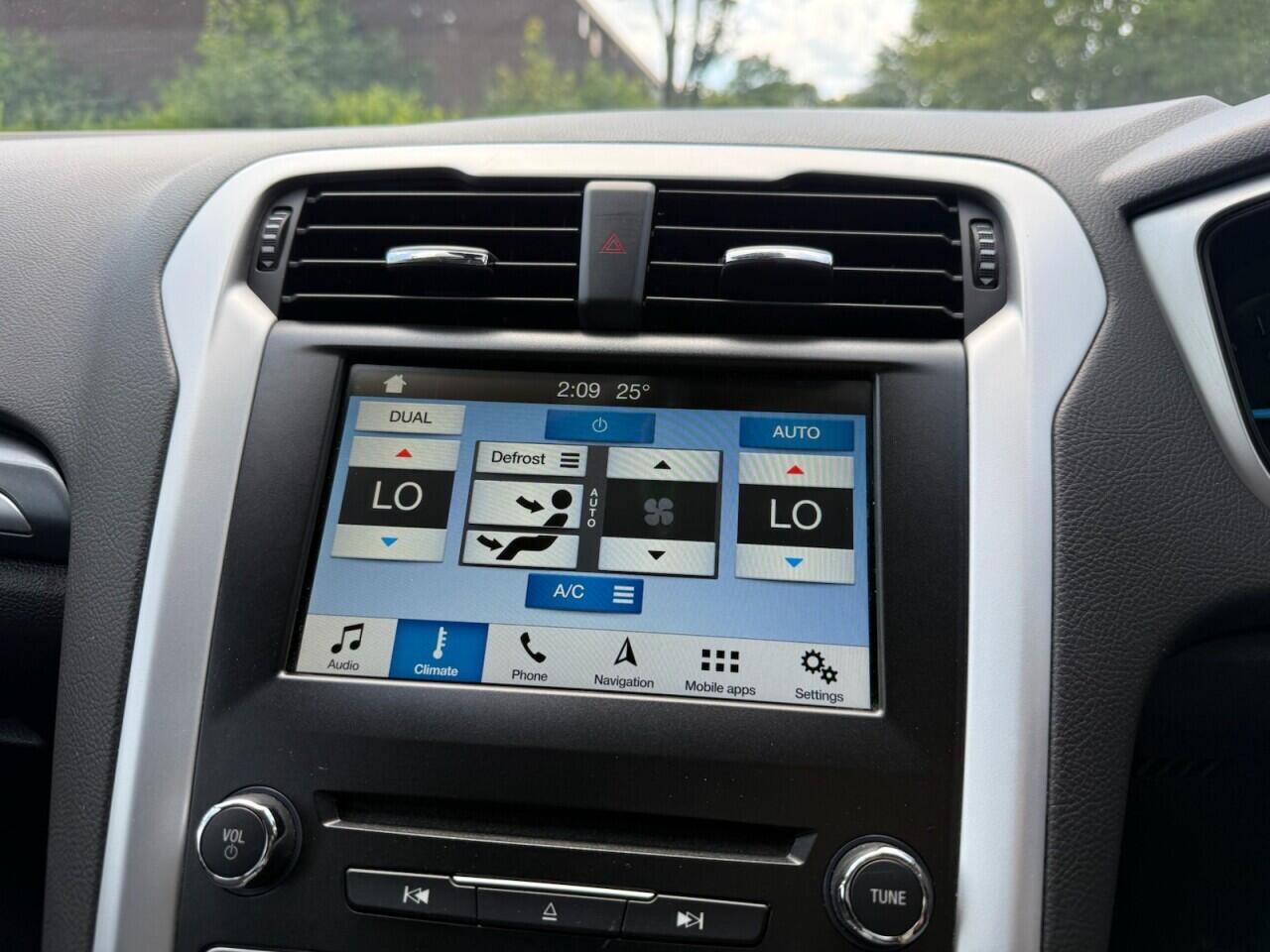 Ford Mondeo view 26