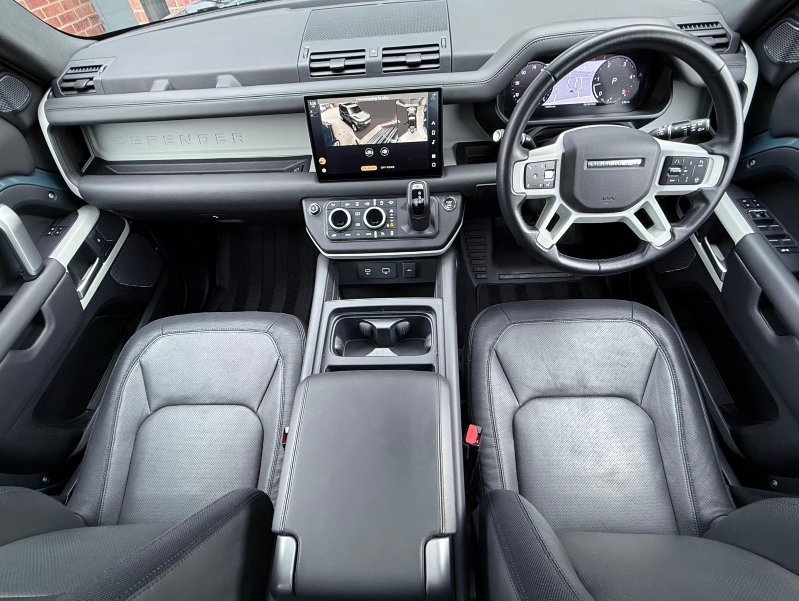 Land Rover Defender view 24