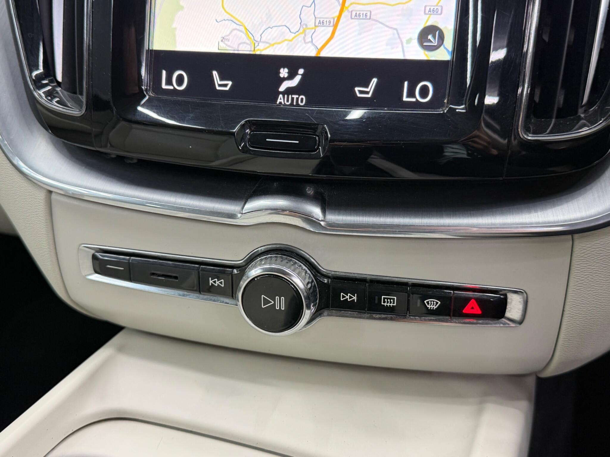 Volvo XC60 view 26
