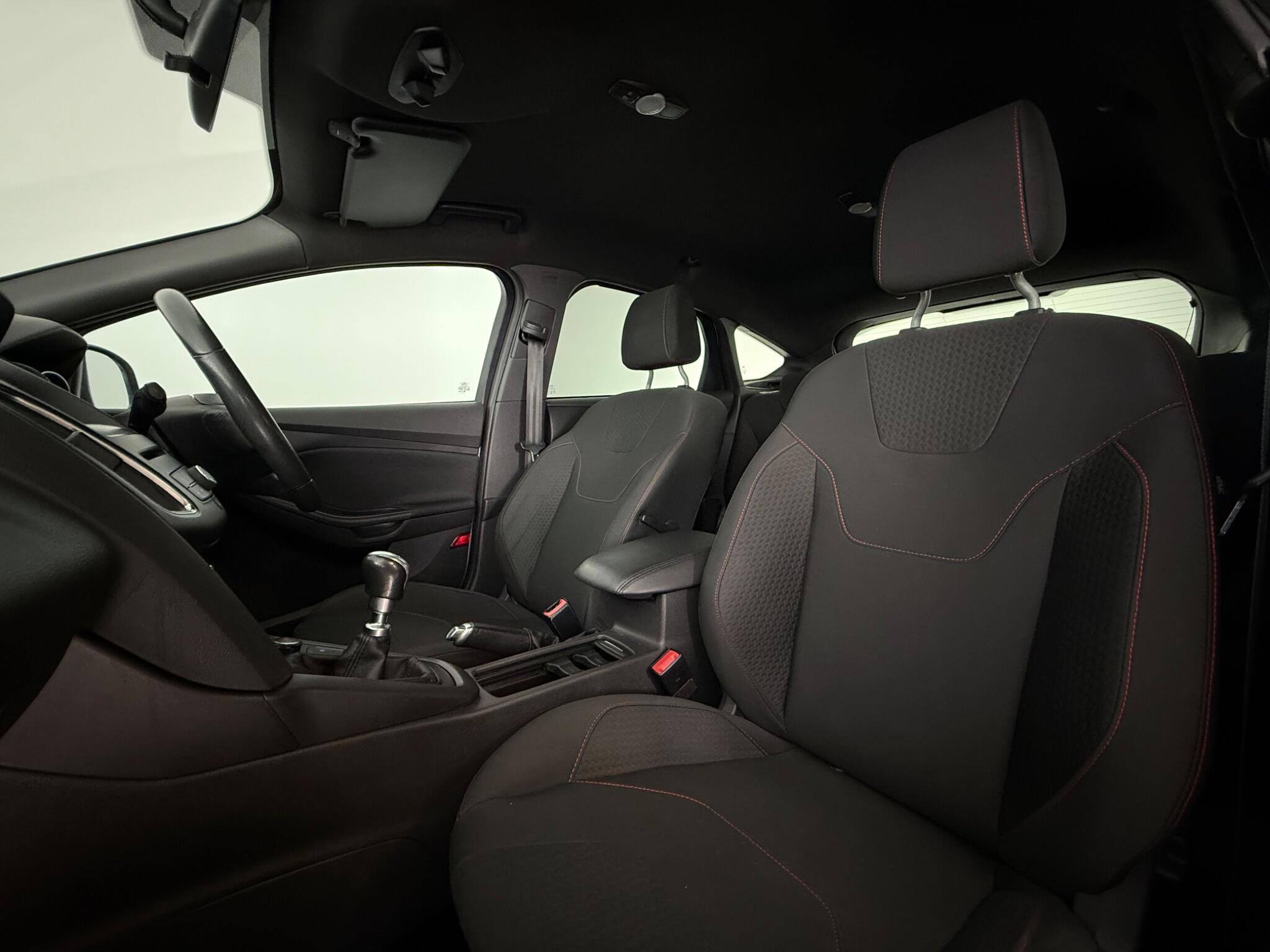 Ford Focus view 31