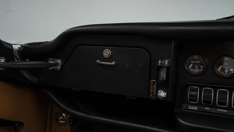 Jaguar E-Type view 21