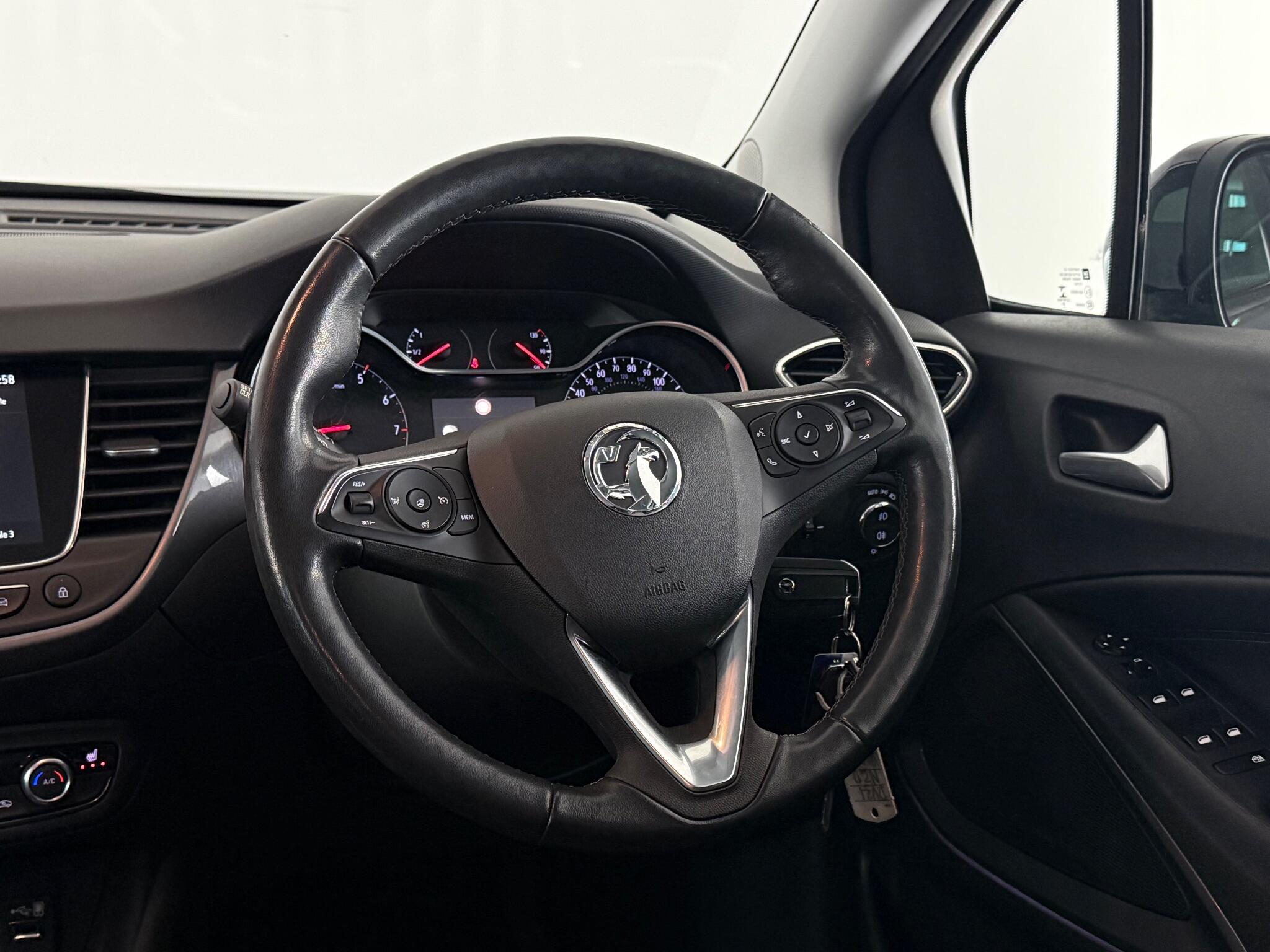 Vauxhall Crossland view 3