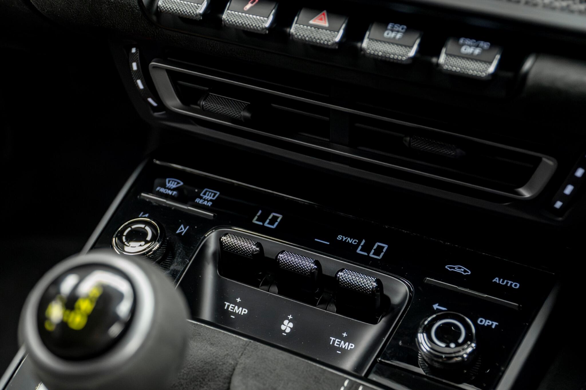 Porsche 911 view 39