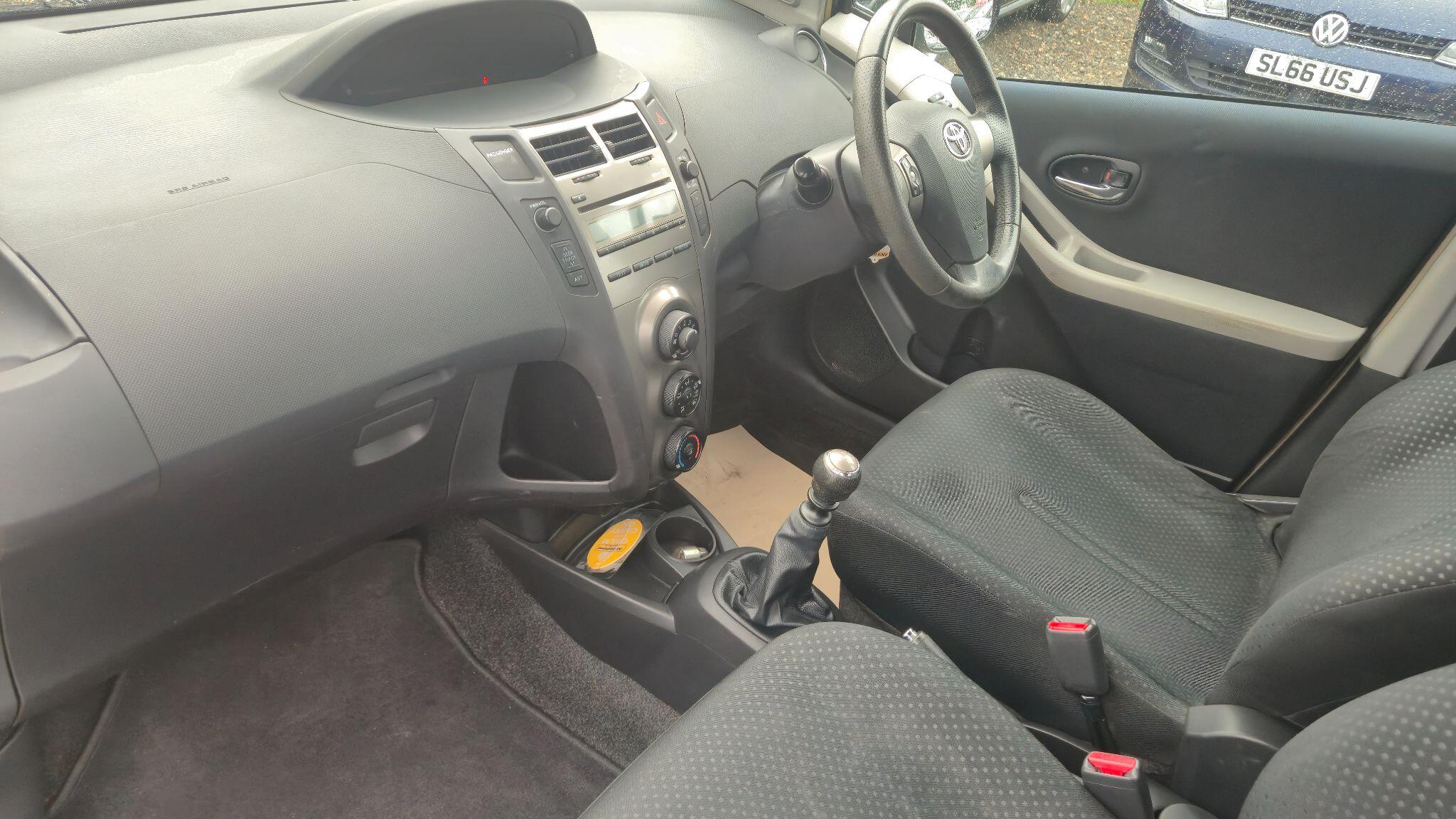 Toyota Yaris view 18