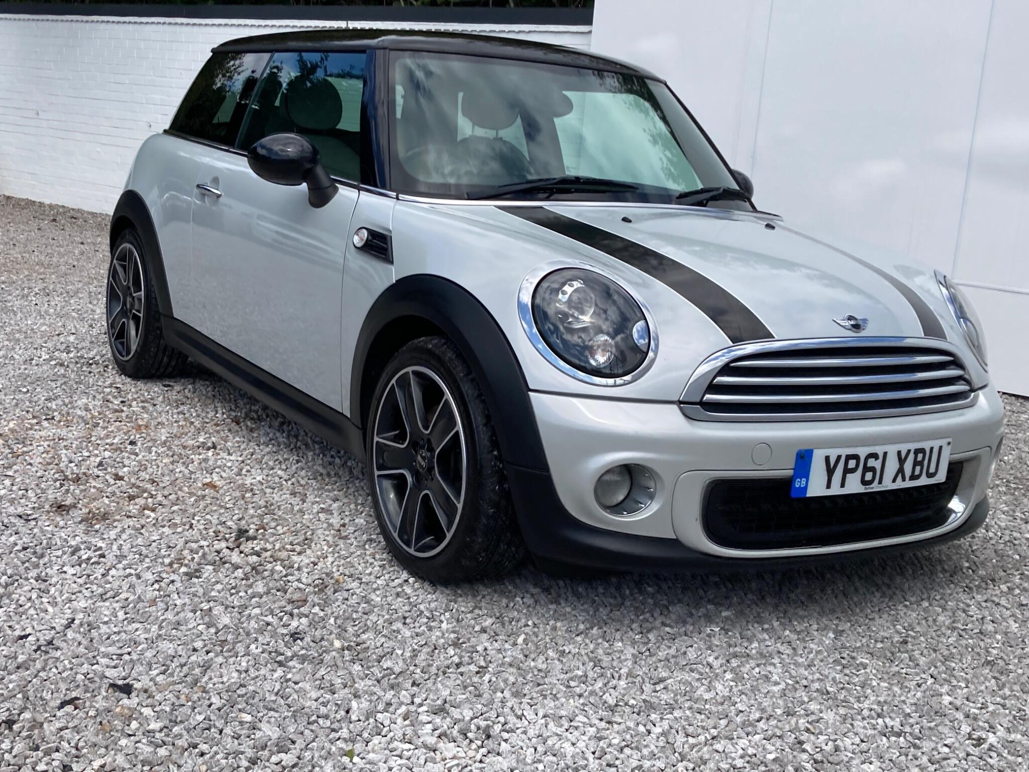 2011 MINI Hatch image 12