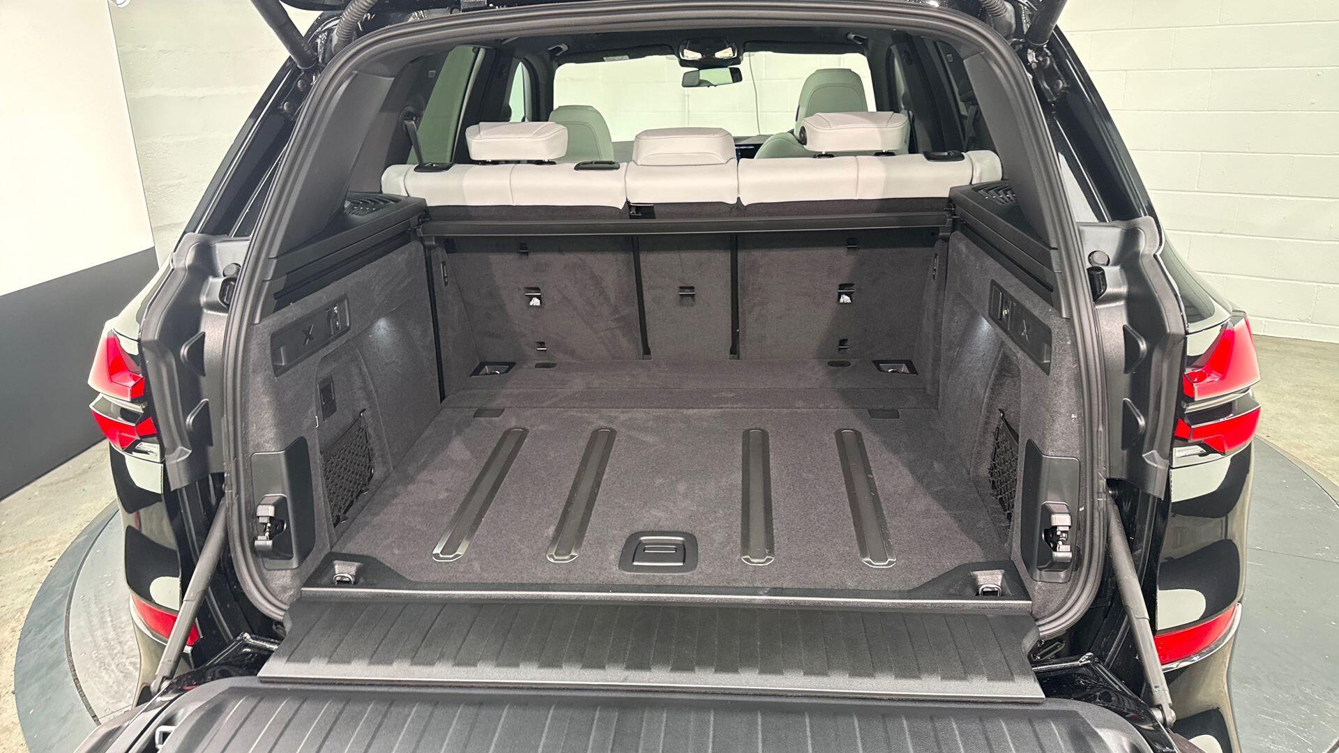 BMW X5 view 13