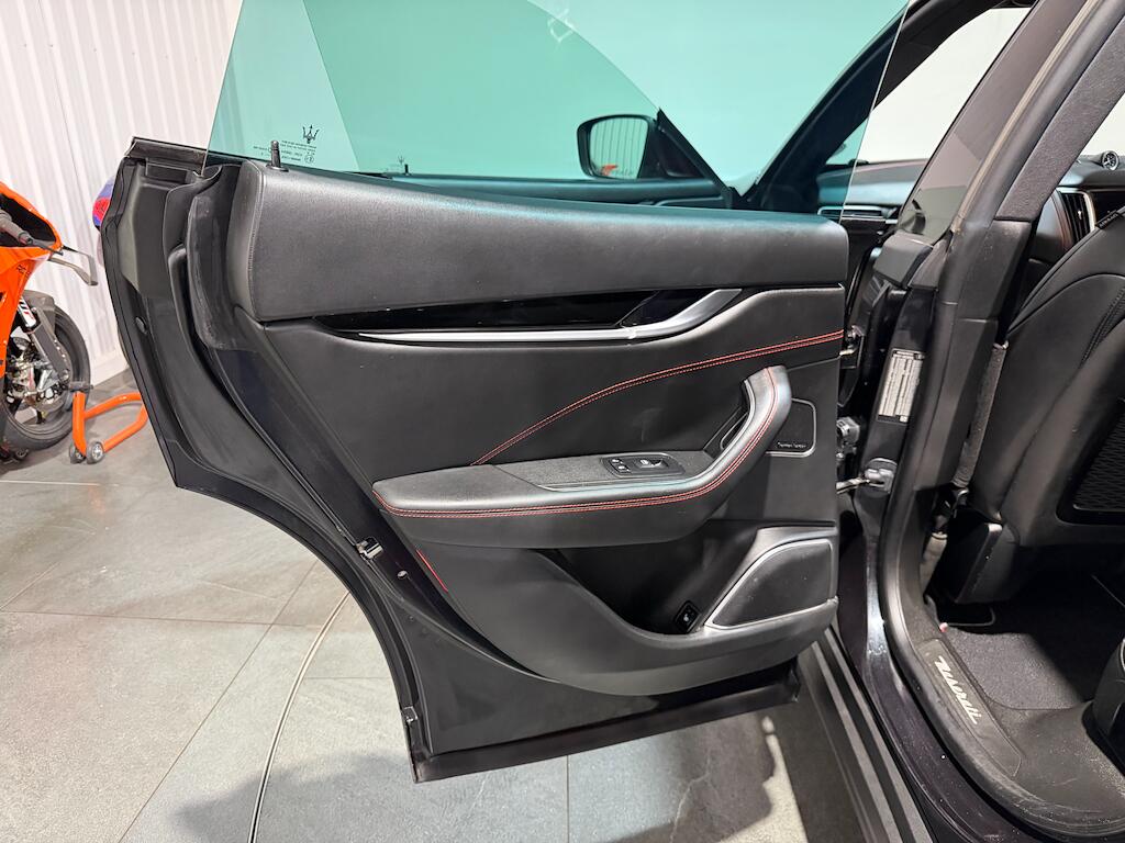 Maserati Levante view 20