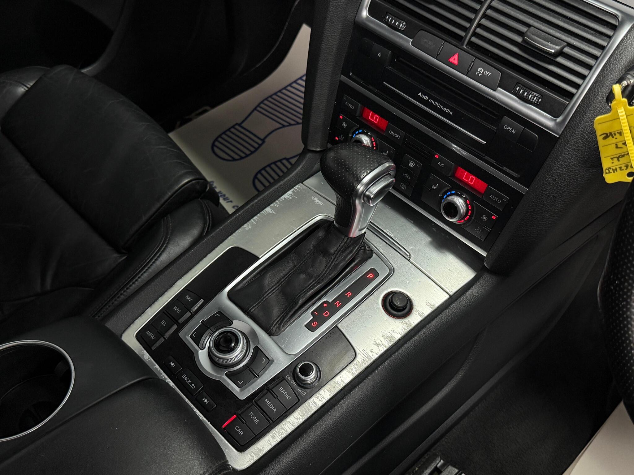 Audi Q7 view 19