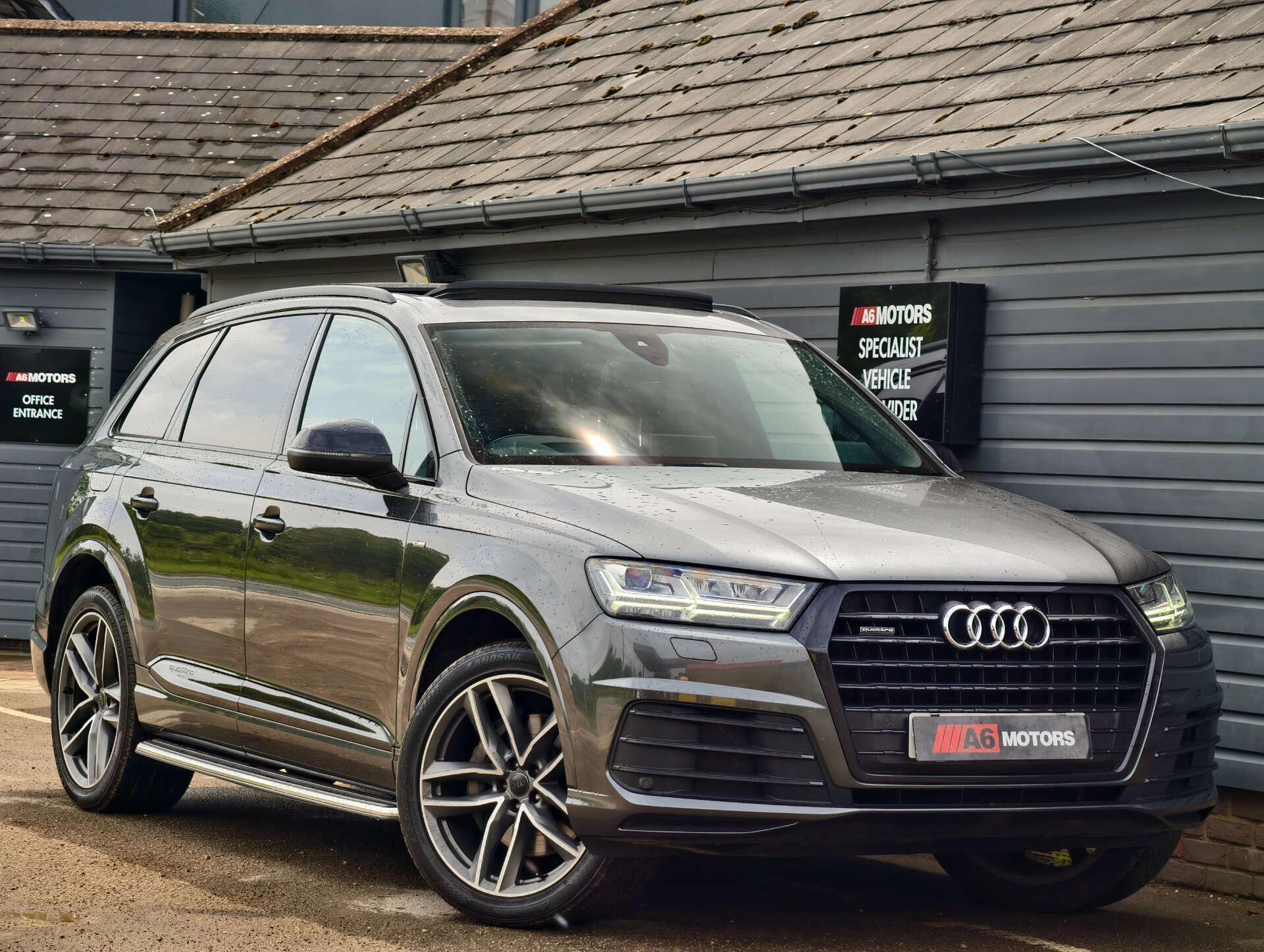 Audi Q7 view 9