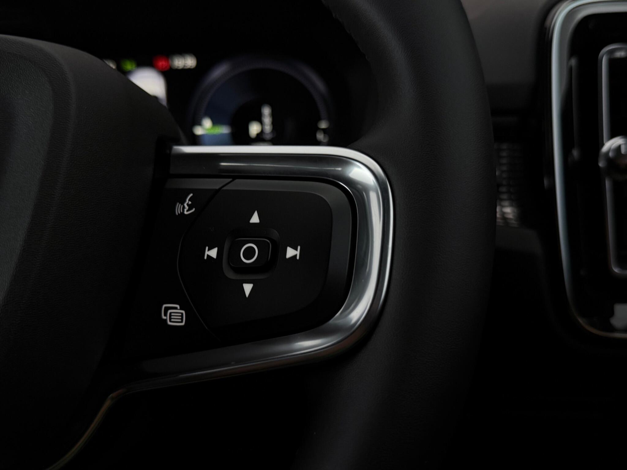 Volvo XC40 view 16
