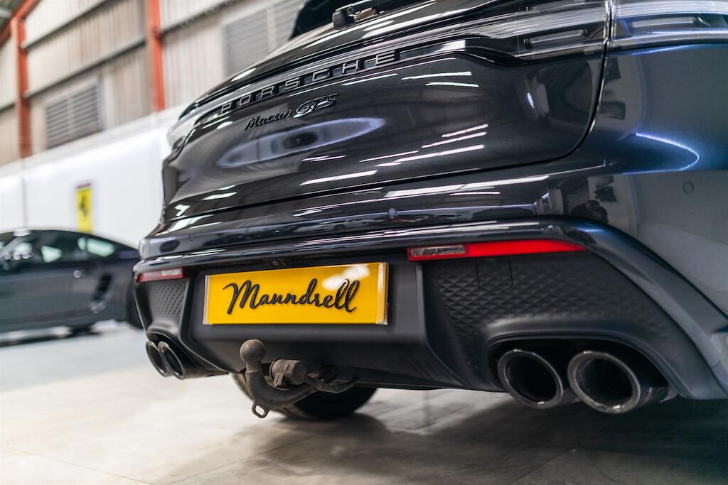 Porsche Macan view 25