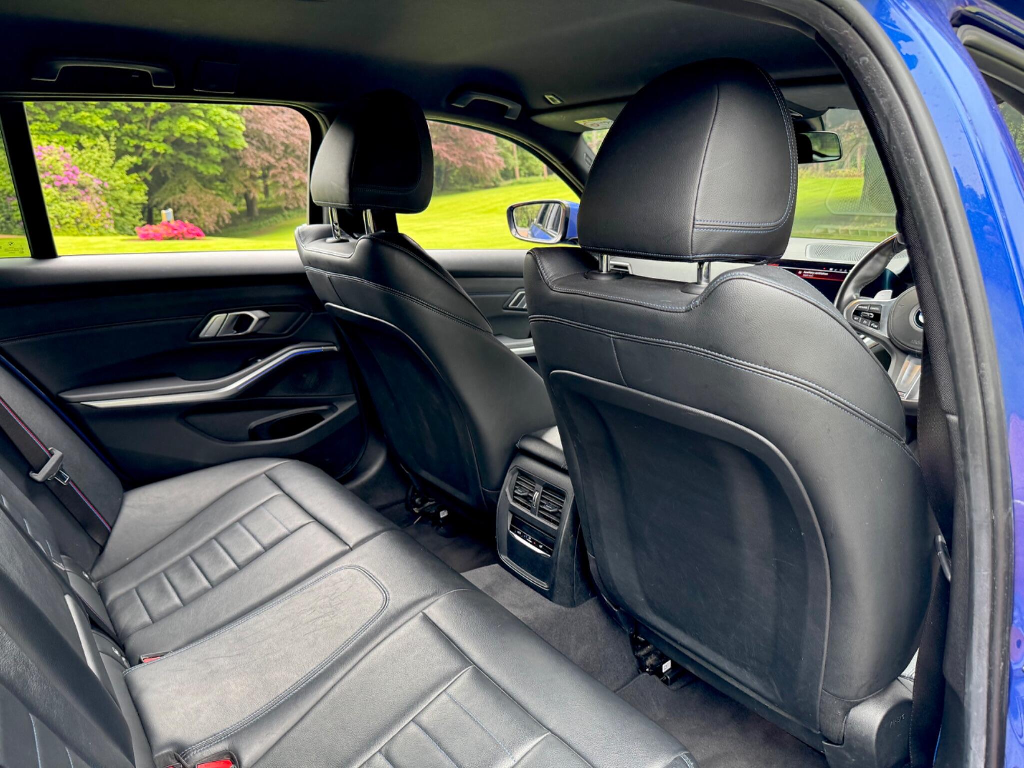 BMW 3 Series view 19