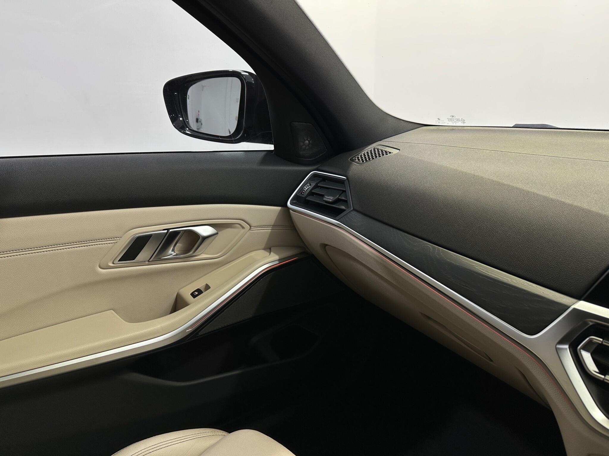 BMW 3 Series view 29