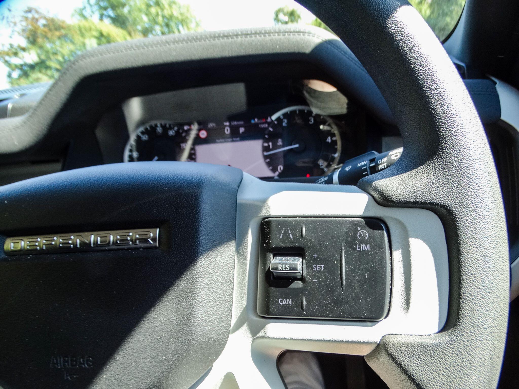 Land Rover Defender 90 view 36