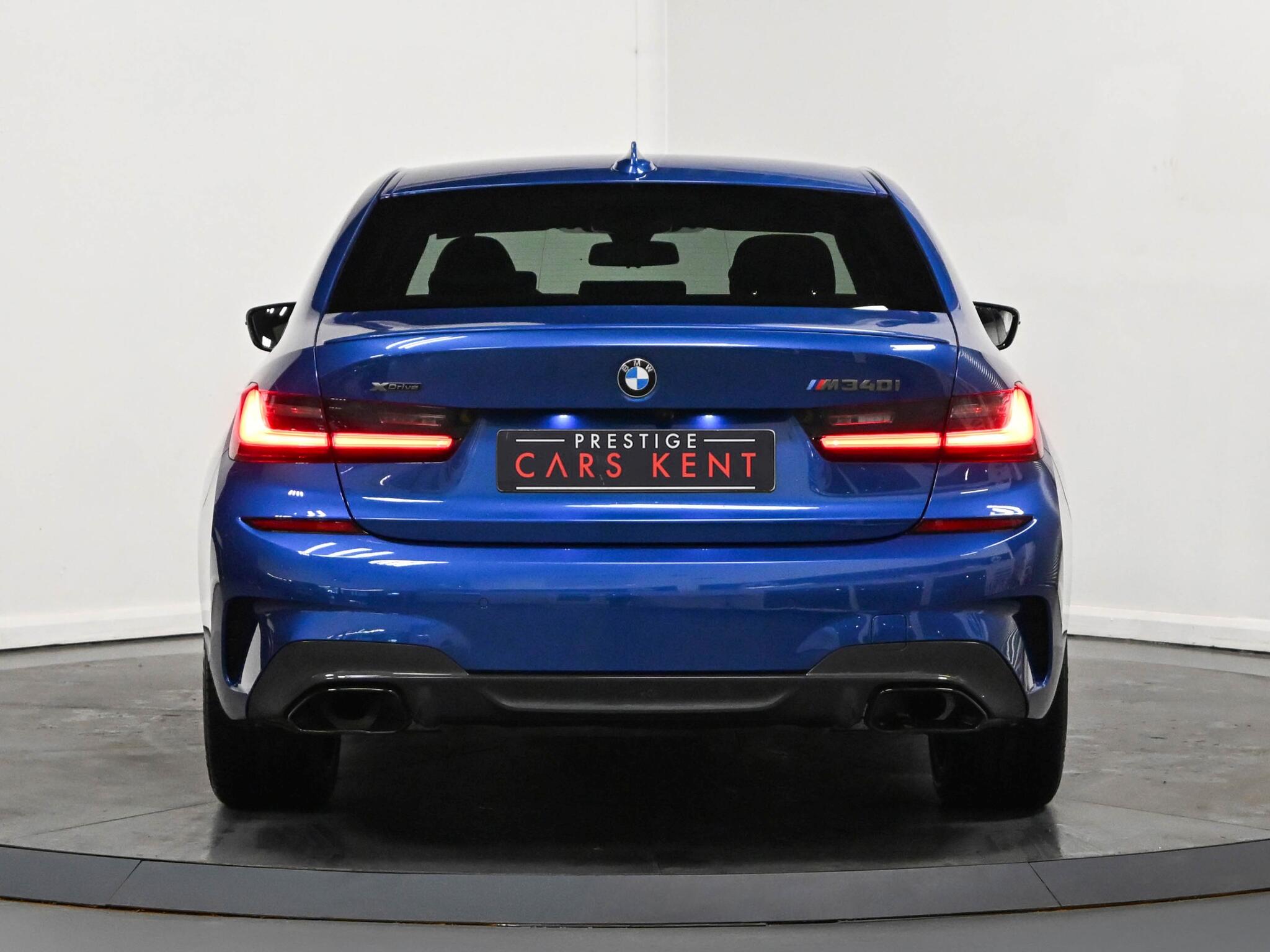 BMW 3 Series view 6