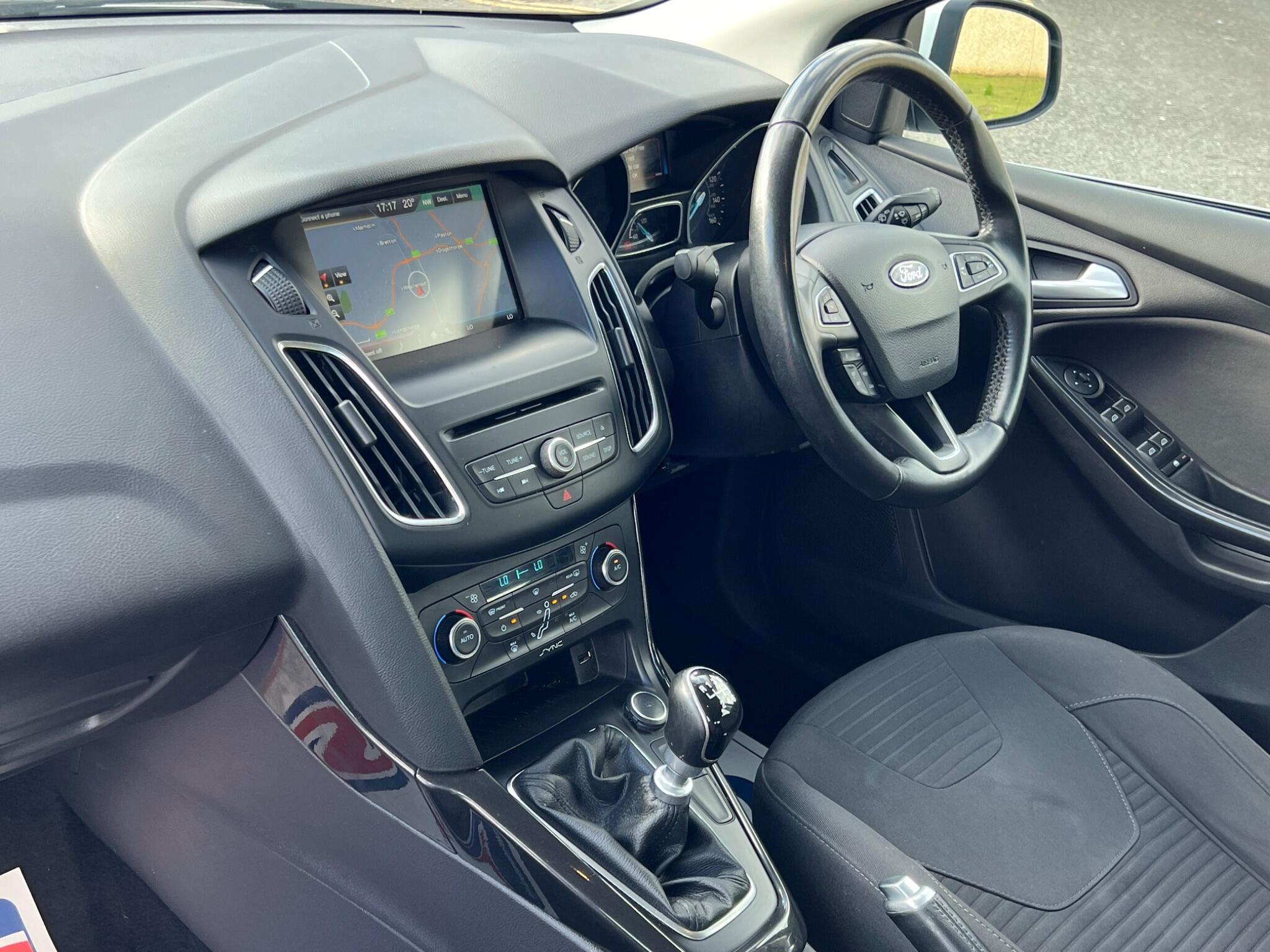 Ford Focus view 5