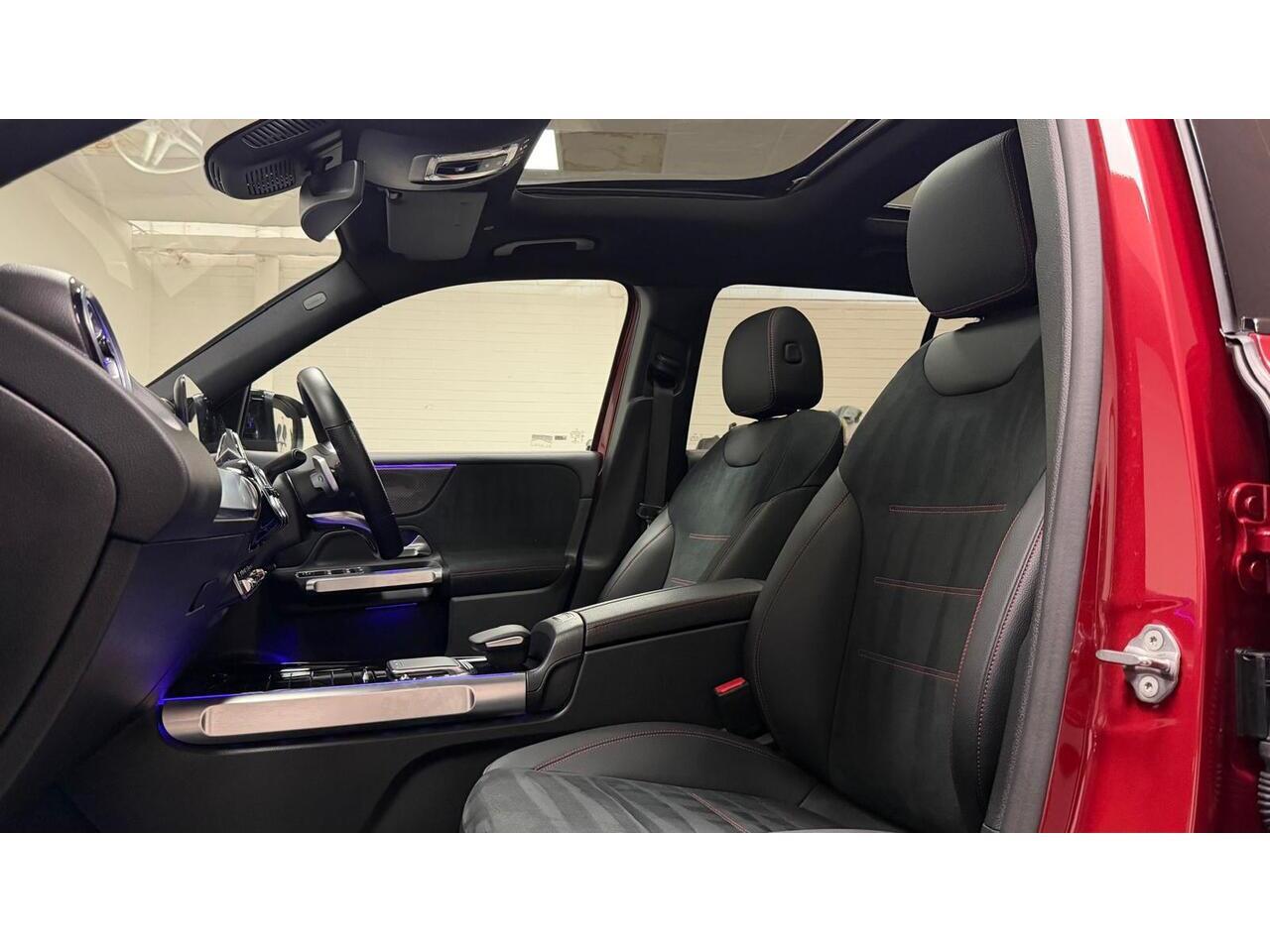 Mercedes-Benz GLB view 24