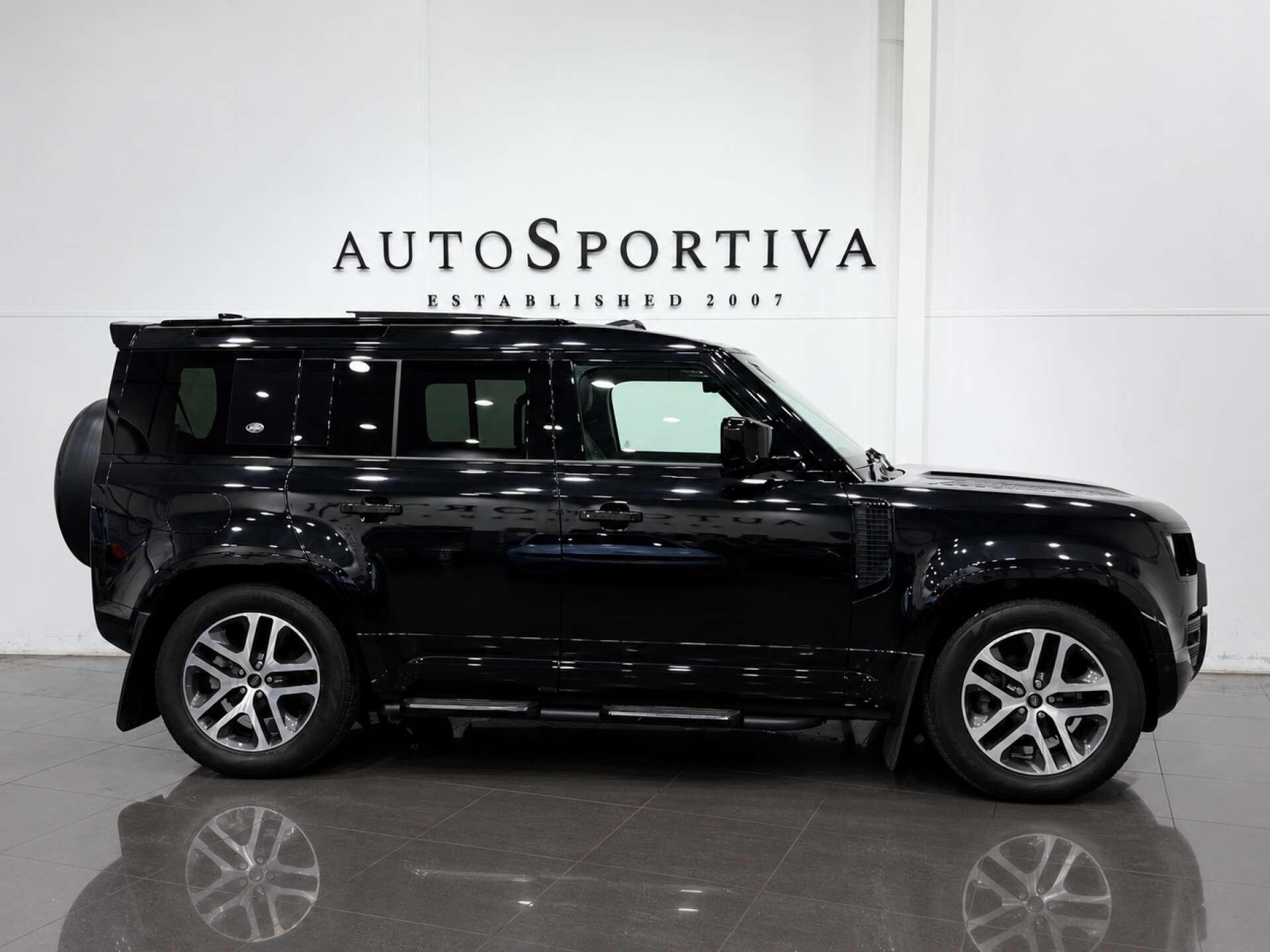 Land Rover Defender view 3