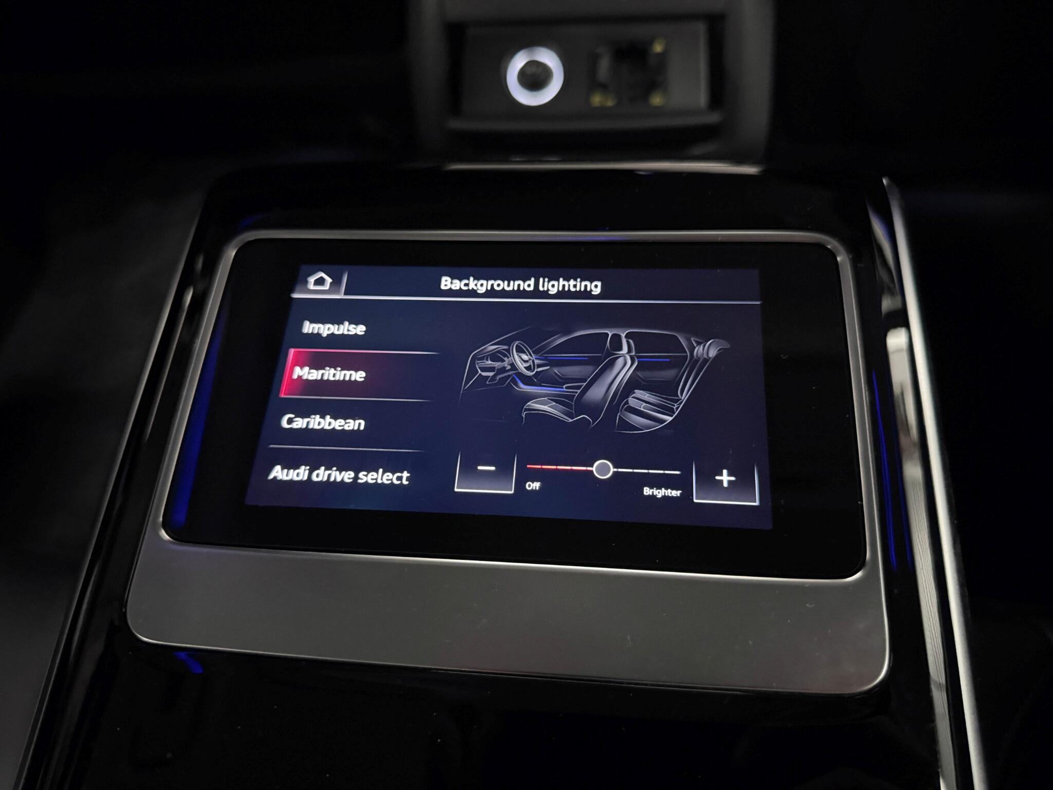 Audi A8 view 37
