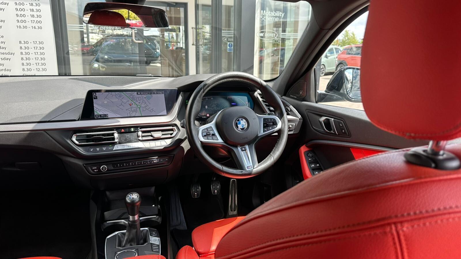 BMW 1 Series view 18