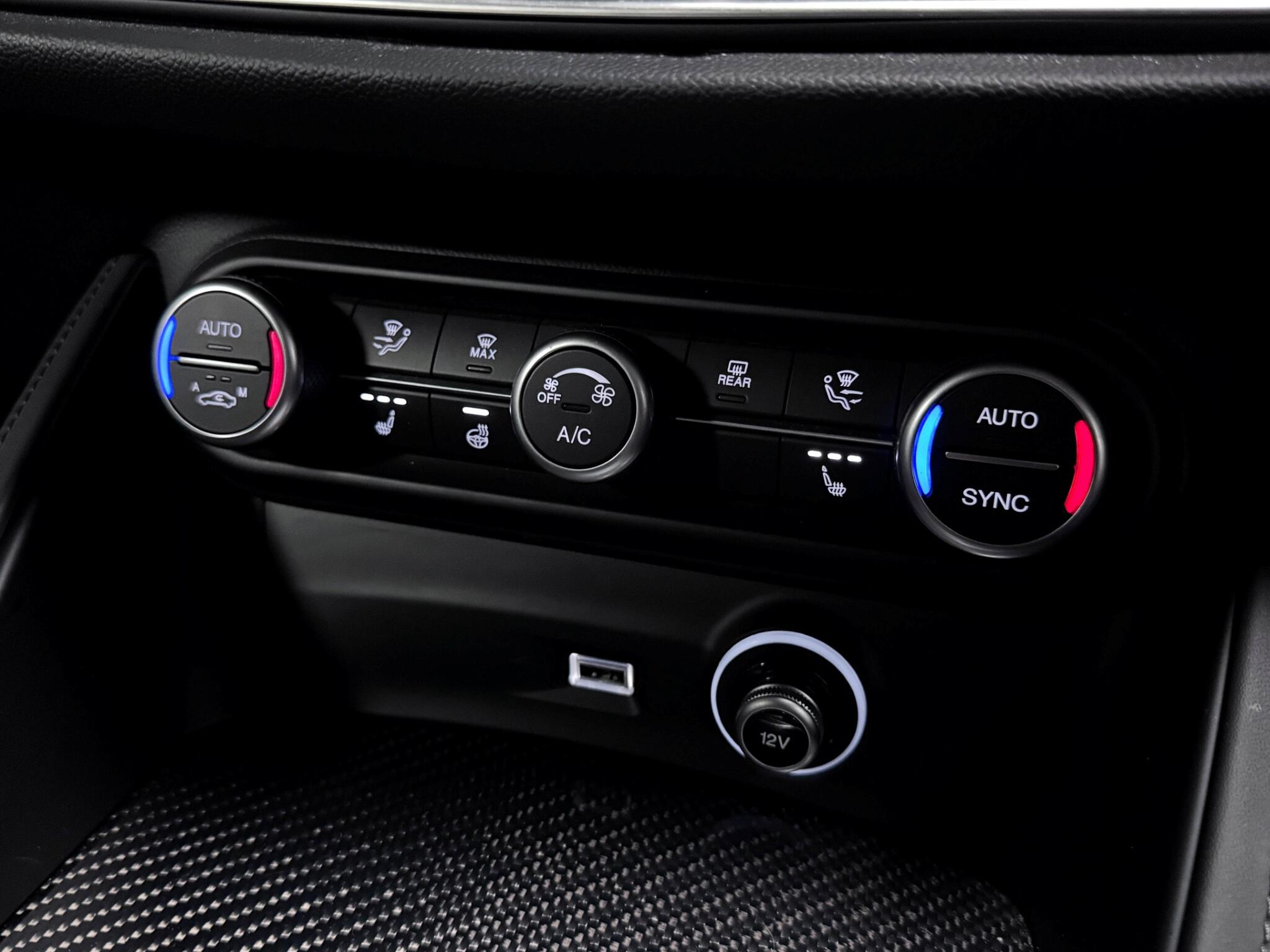 Alfa Romeo Stelvio view 35