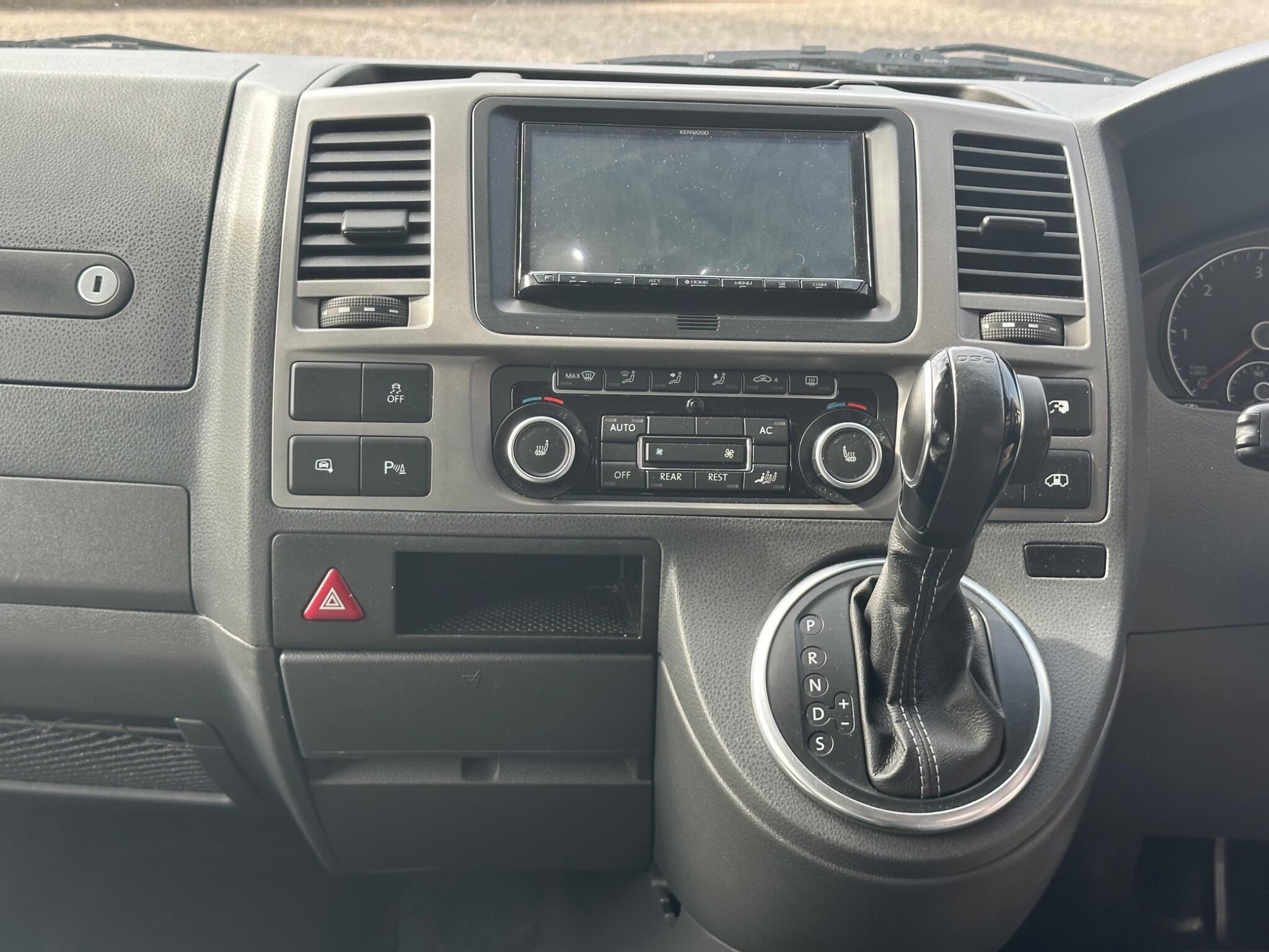 Volkswagen Caravelle view 31
