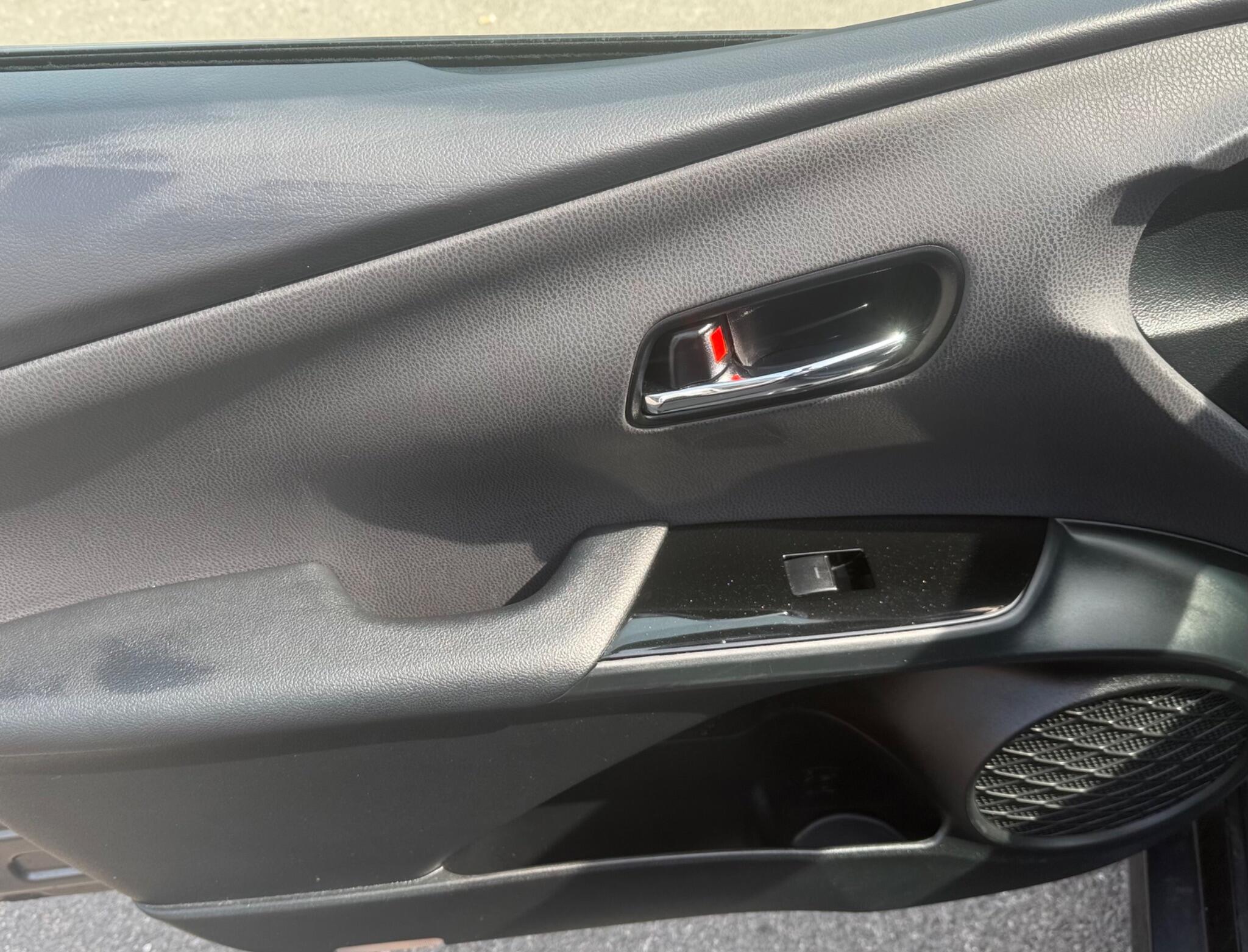 Toyota Prius view 28