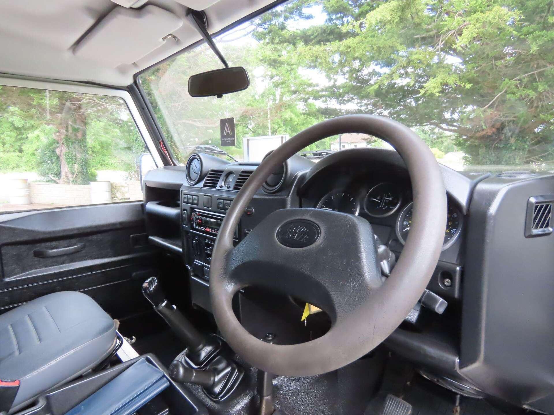 Land Rover Defender view 7