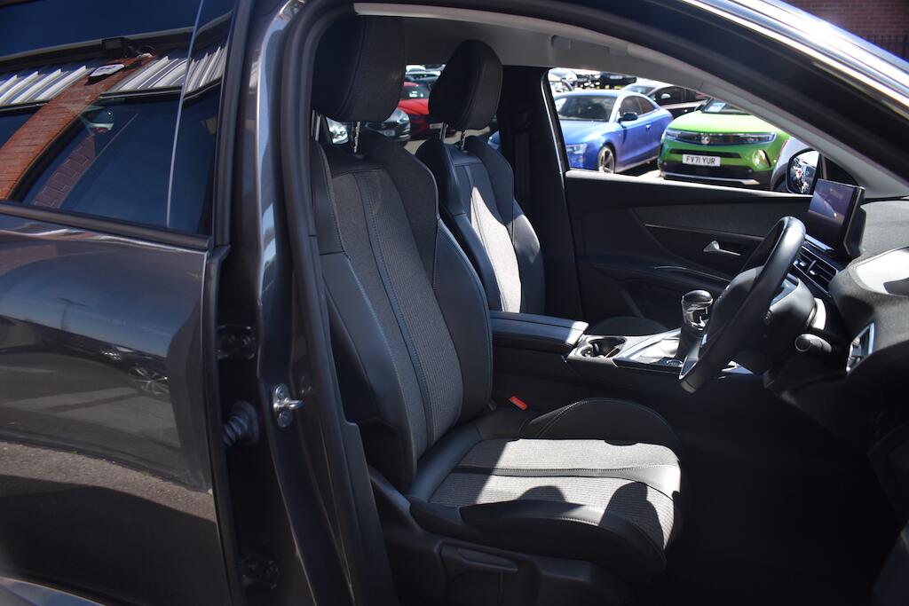 Peugeot 3008 view 9