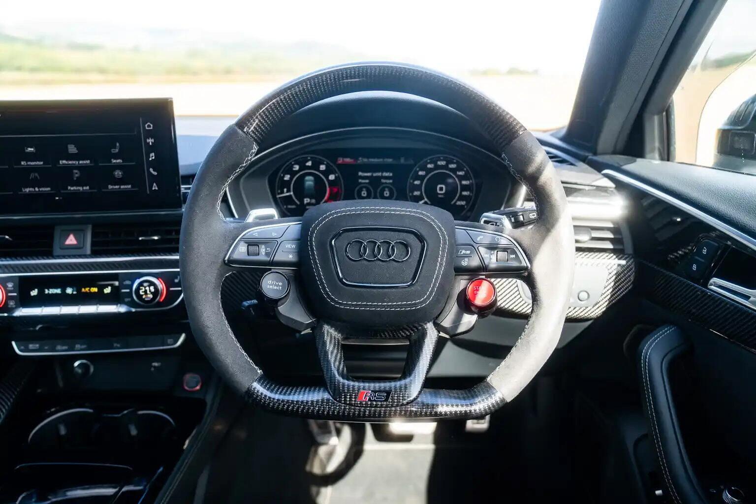 Audi RS4 Avant view 32