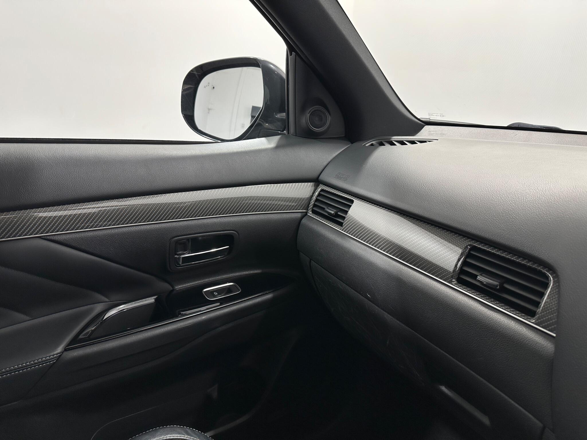 Mitsubishi Outlander view 25