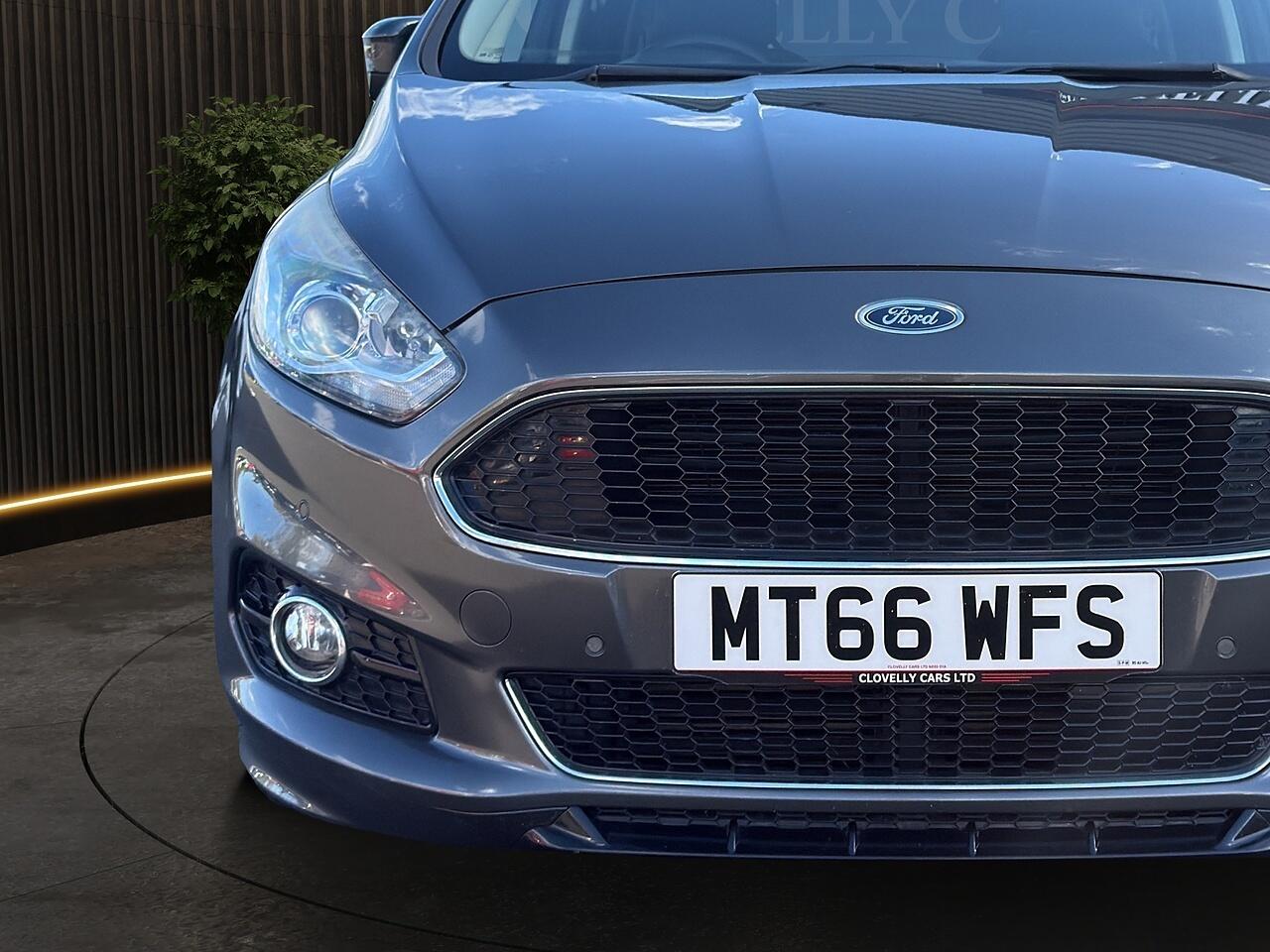 Ford S-Max view 5