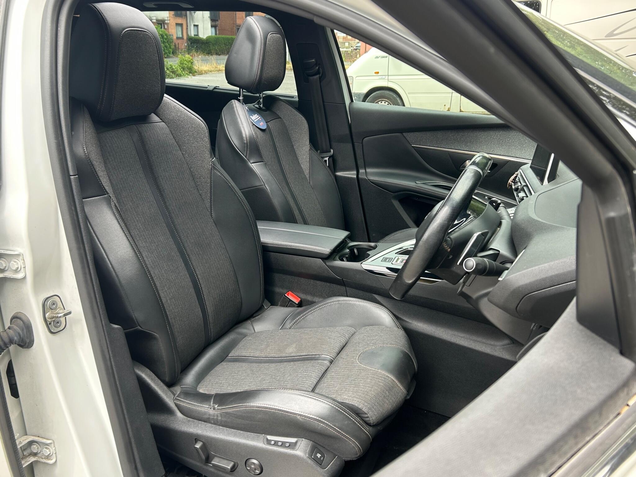 Peugeot 5008 view 16