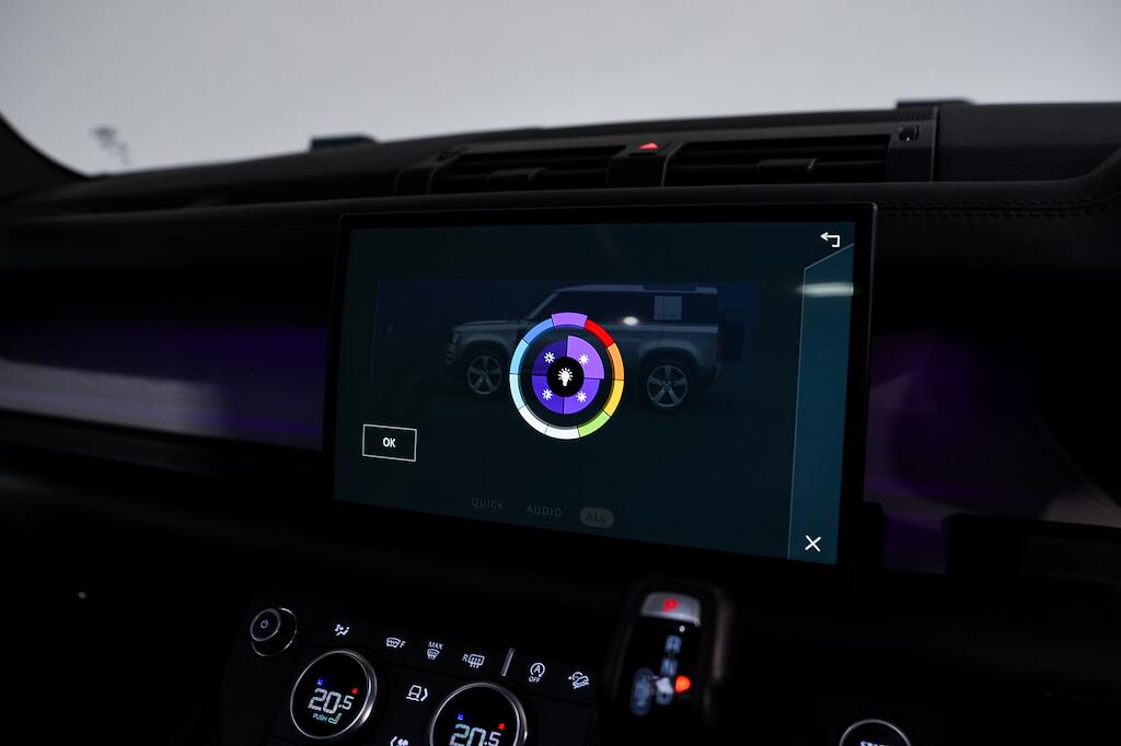 Land Rover Defender view 38
