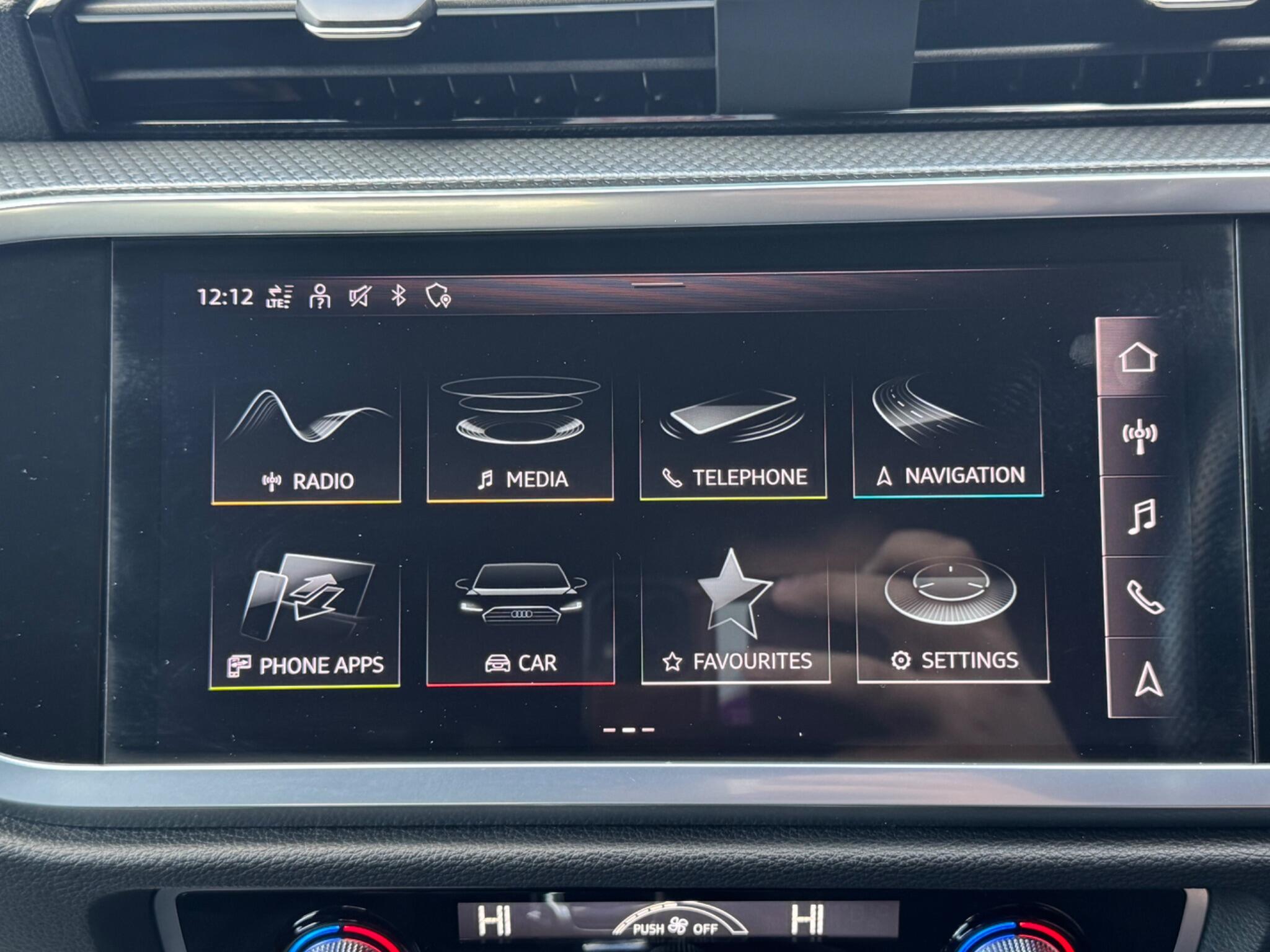 Audi Q3 view 31