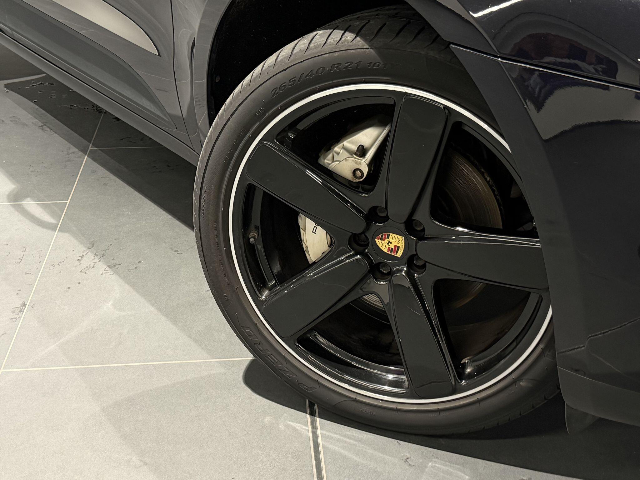 Porsche Macan view 82