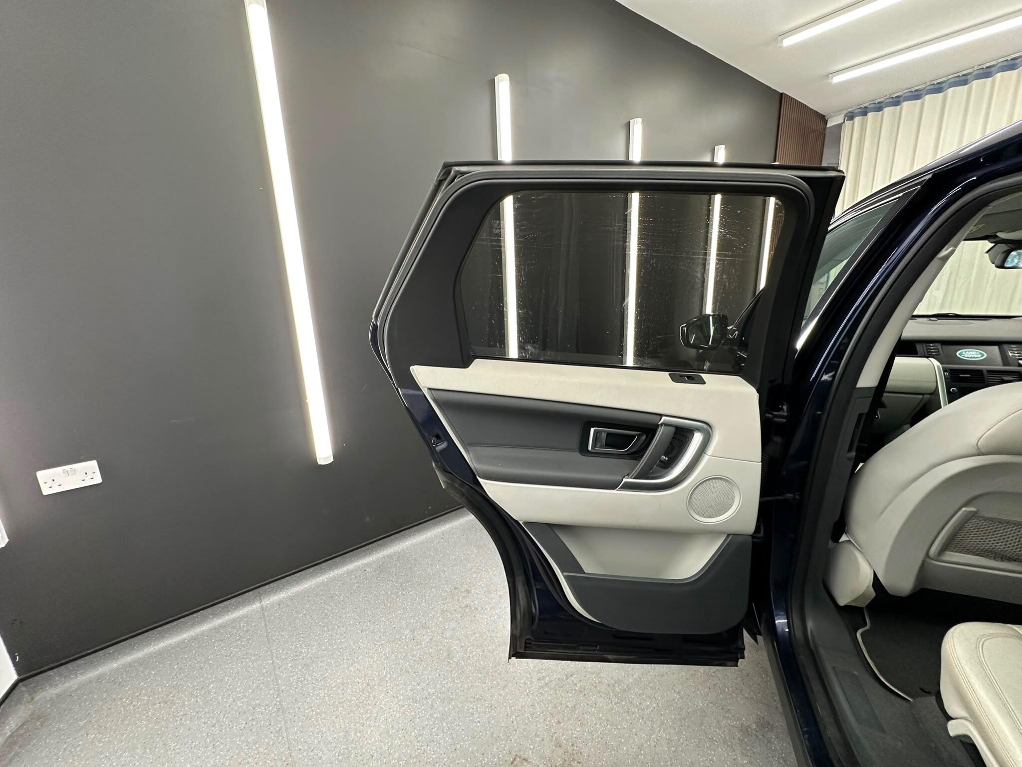 Land Rover Discovery Sport view 19