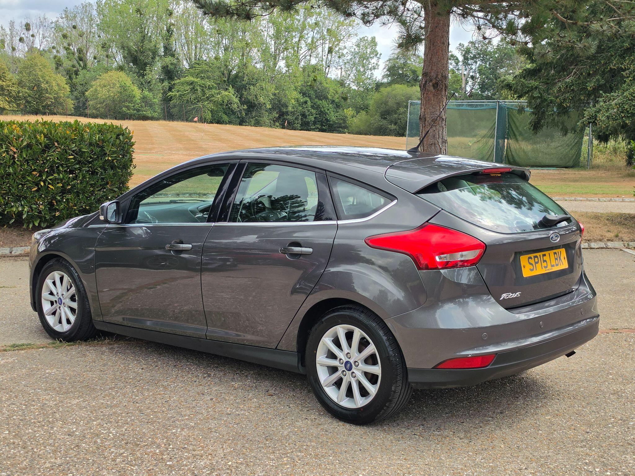 Ford Focus view 14