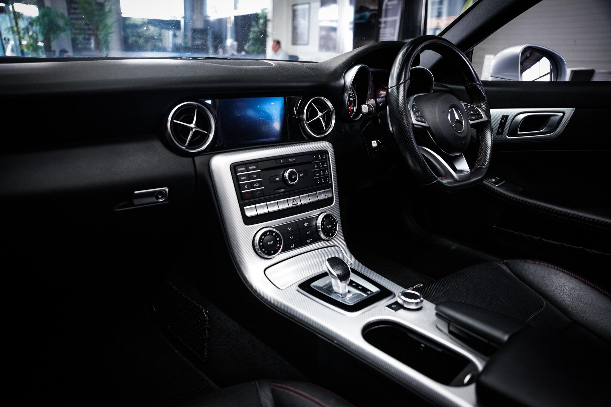 Mercedes-Benz SLC view 22